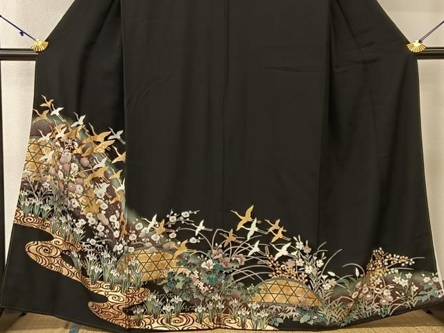 正絹黒留袖　作家物　駒刺繍　飛鶴花文④ ( 訪問着、紬、袋帯なども出品) 正絹黒留袖駒刺繍飛鶴吉祥花文金銀彩④( 訪問着、紬、袋帯なども出品)