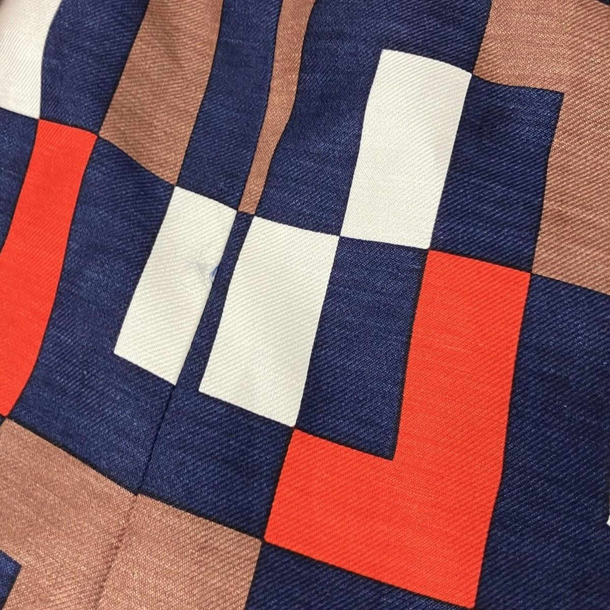 - 白×レッド×マルチ