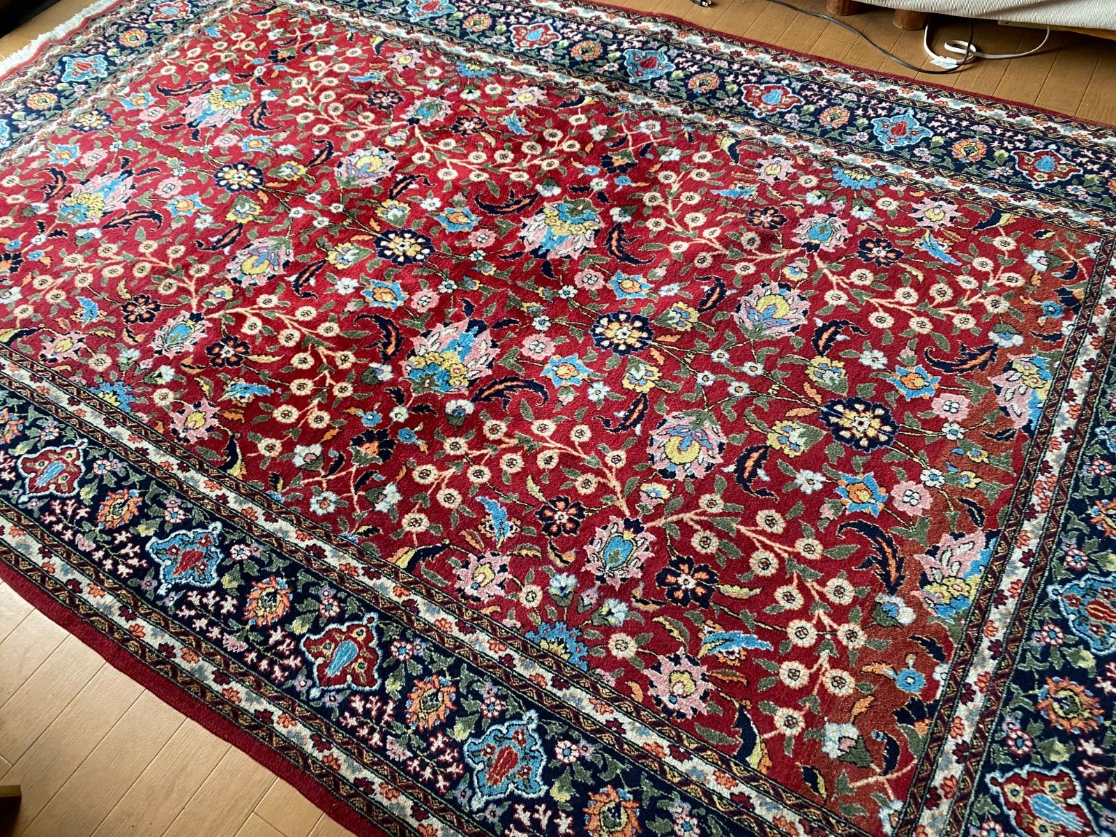 世界一のトルコ絨毯!へレケ な掘り出し物ヴィンテージ1㎝に7目の細かさ新古品の手織へレケ絨毯見事なイズニック柄169×260 み