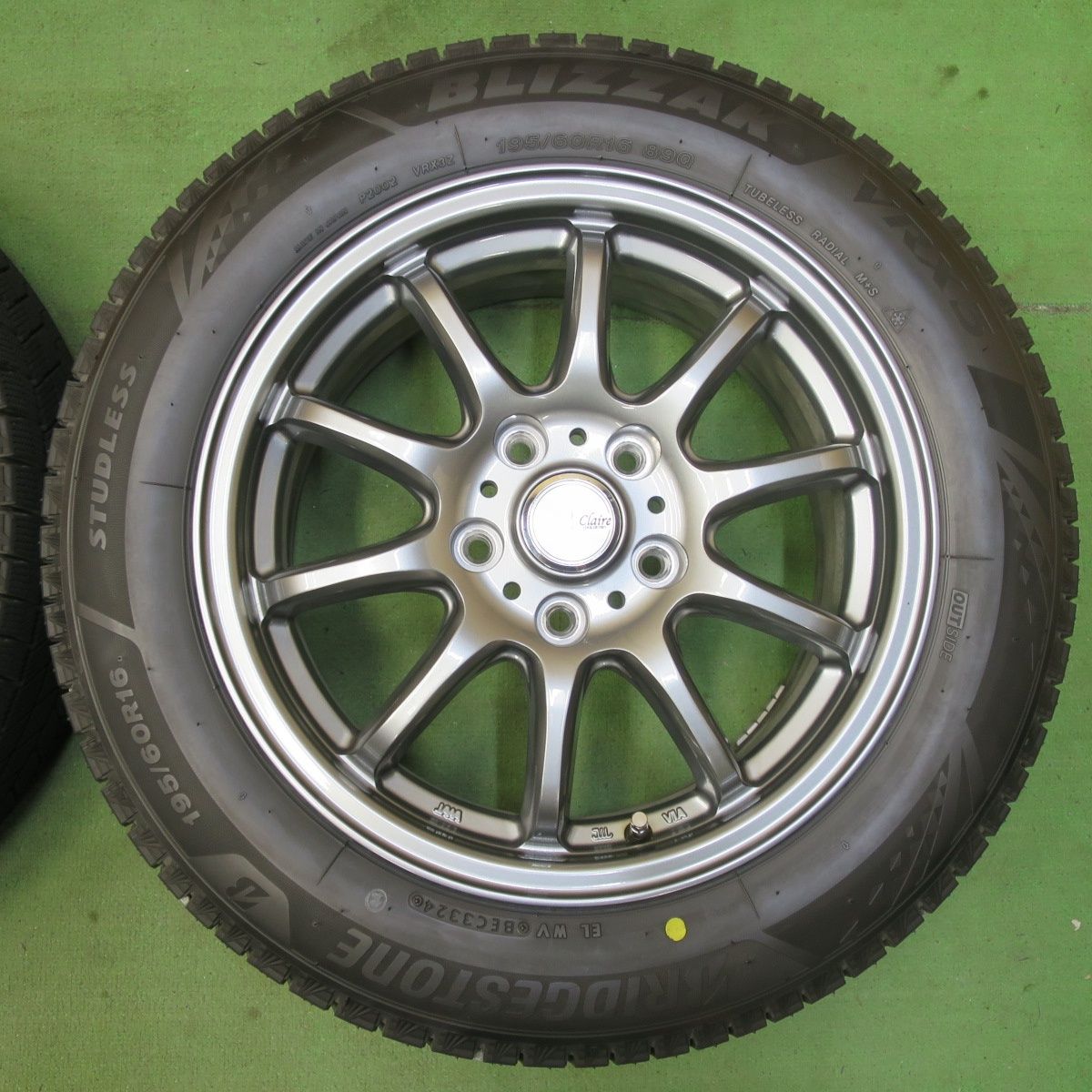 バリ溝！24年！キレイ！ほぼ10分☆スタッドレス 195/60R16 