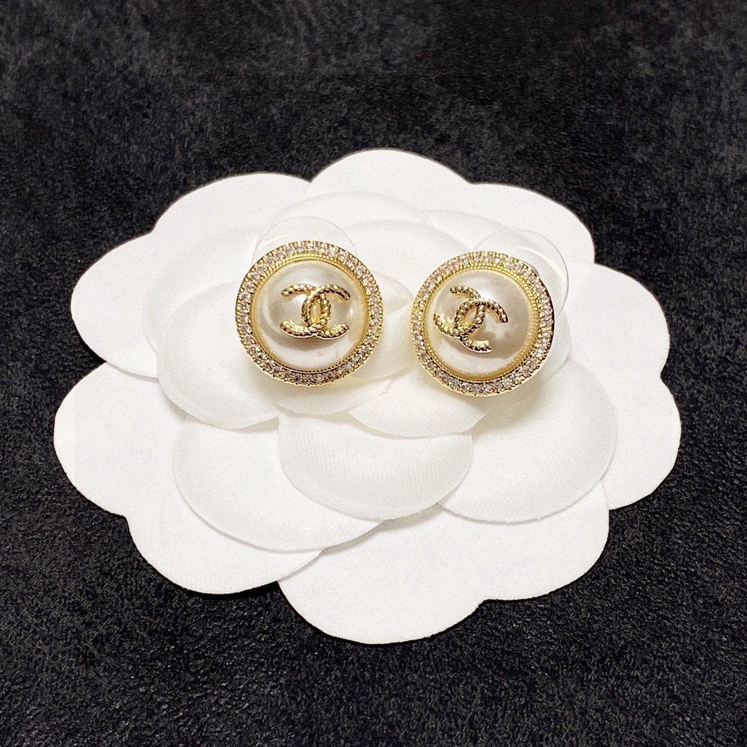 今日特価】Chanel ダブル C モノトーン ピアス 送料無料！在庫