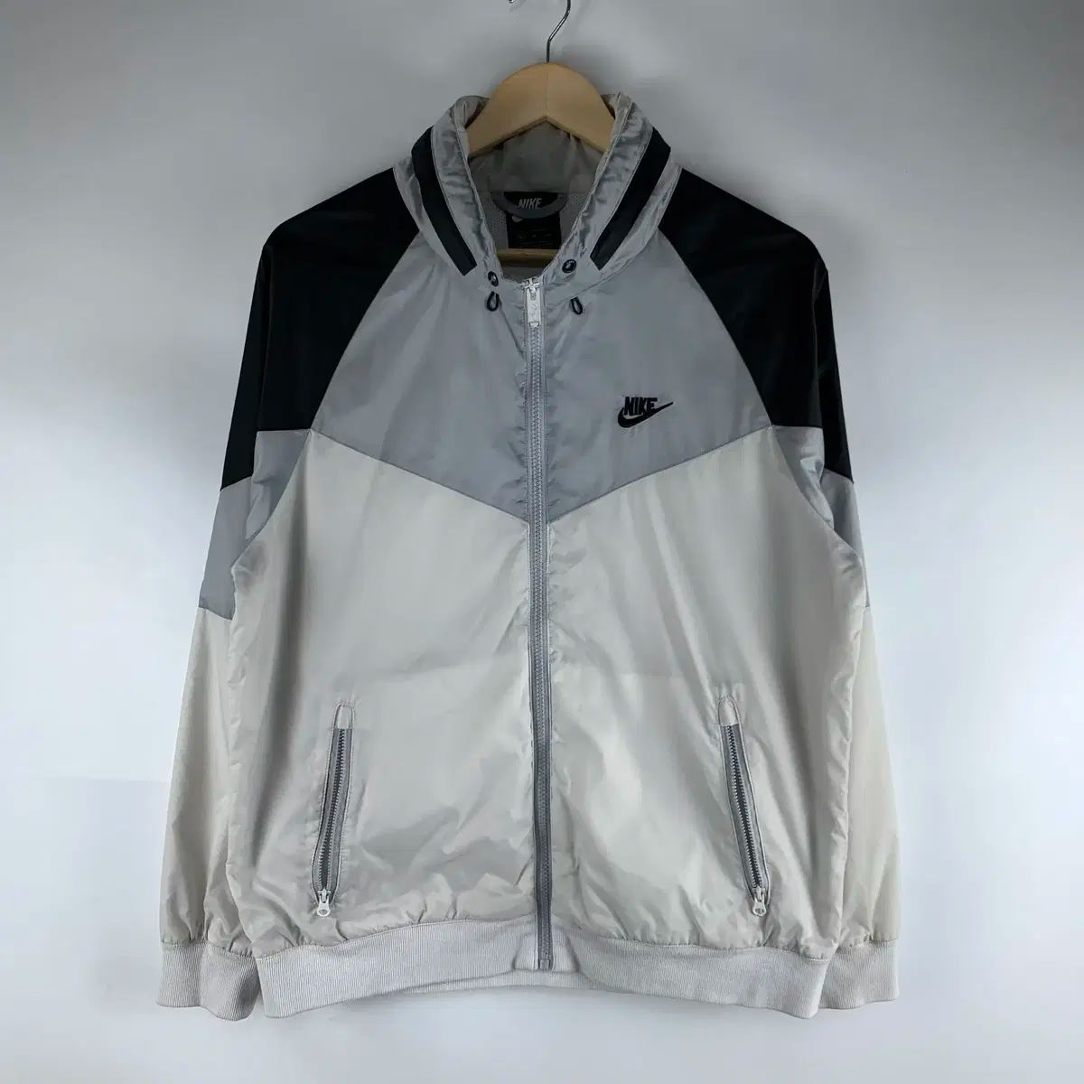 【正規品，定番人気】 NIKE 白グレー WIND RUNNER ウィンドブレーカー M 251025 テーラードジャケット