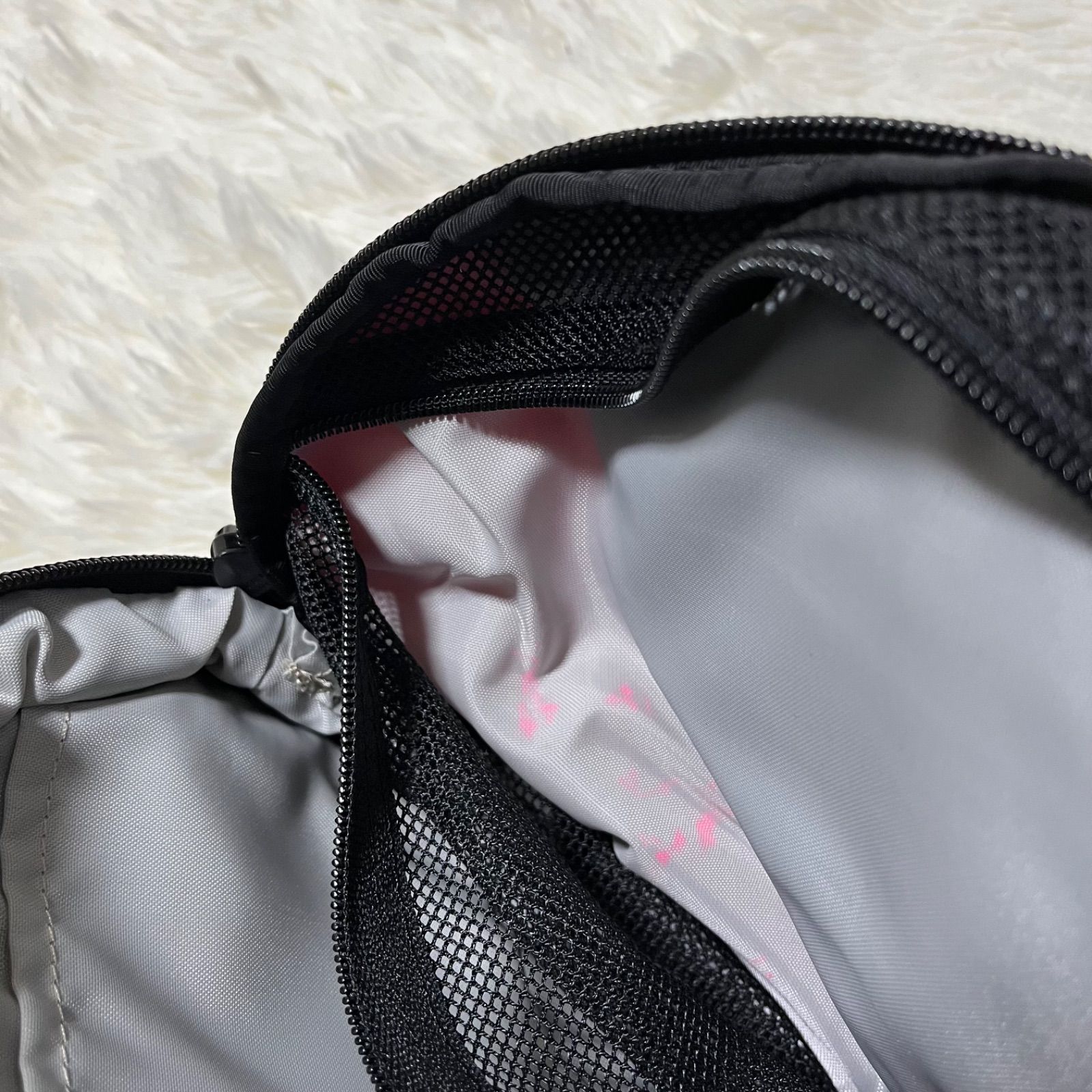 VICTORINOX クロス＆シールド エンブレム ボディ バッグ