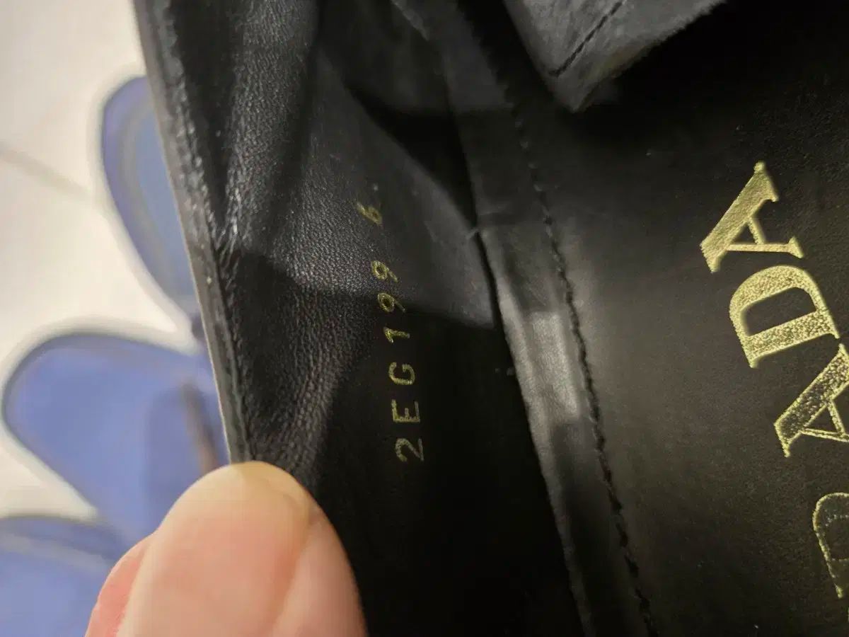 PRADA プラダ スニーカー 中古・古着通販PRADA - (プラダ) LOGO LOW 