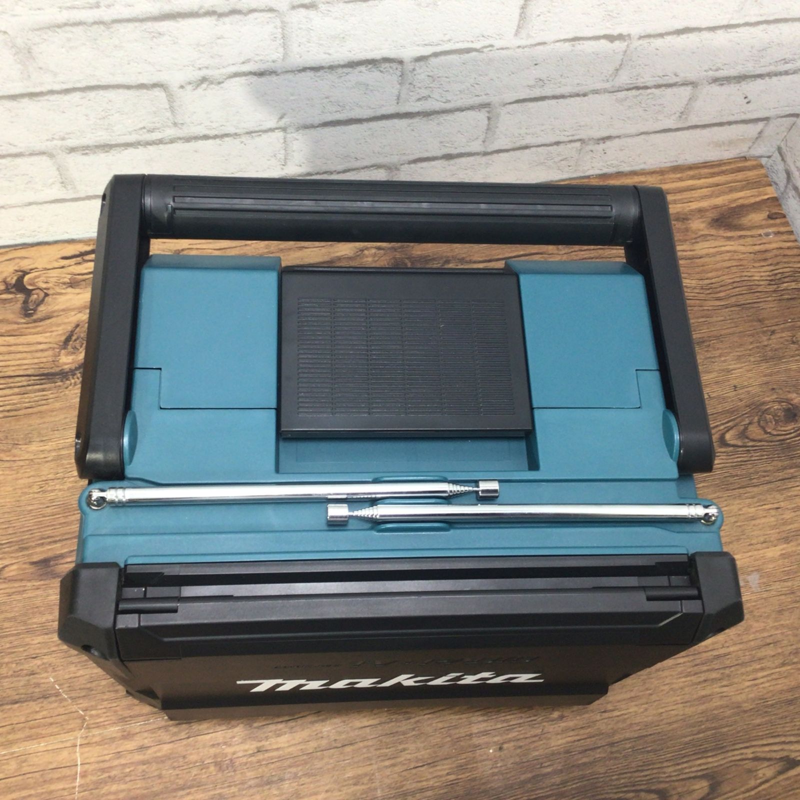 9250 makita マキタ 充電式ラジオ付テレビ TV100 18V バッテリー ミニB-CASカードあり 2019年製 USTAUSTRALIA_COM_AU