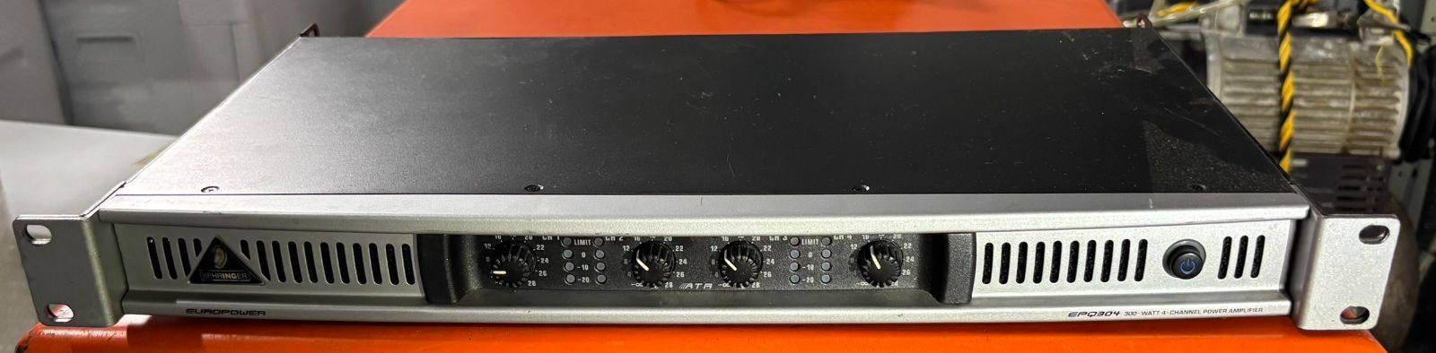 BEHRINGER ベリンガー EUROPOWER EPQ304 パワーアンプ 4チャンネル