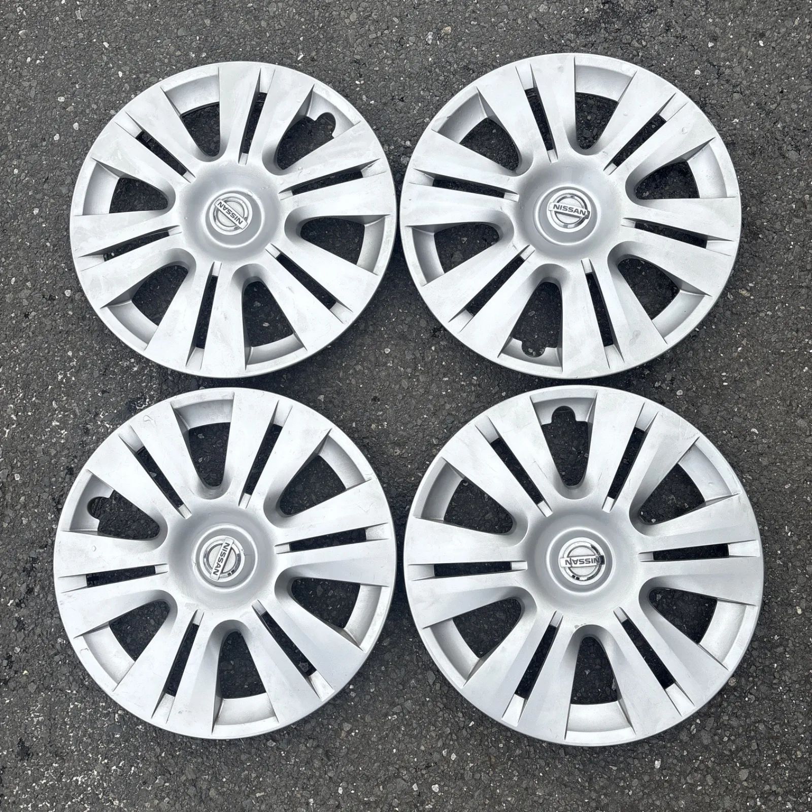 nv350キャラバン 純正ホイールキャップセット 着払い直接引き取り広島山口福岡 nv350キャラバン 純正ホイールキャップセット 着払い直接引き取り広島