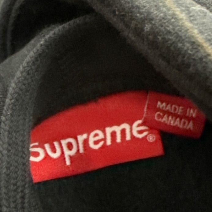 ラスト1点 新品未使用 シュプリーム supreme パーカー ロゴ FW22 ラスト1点 新品未使用 シュプリーム supreme パーカー ロゴ FW22