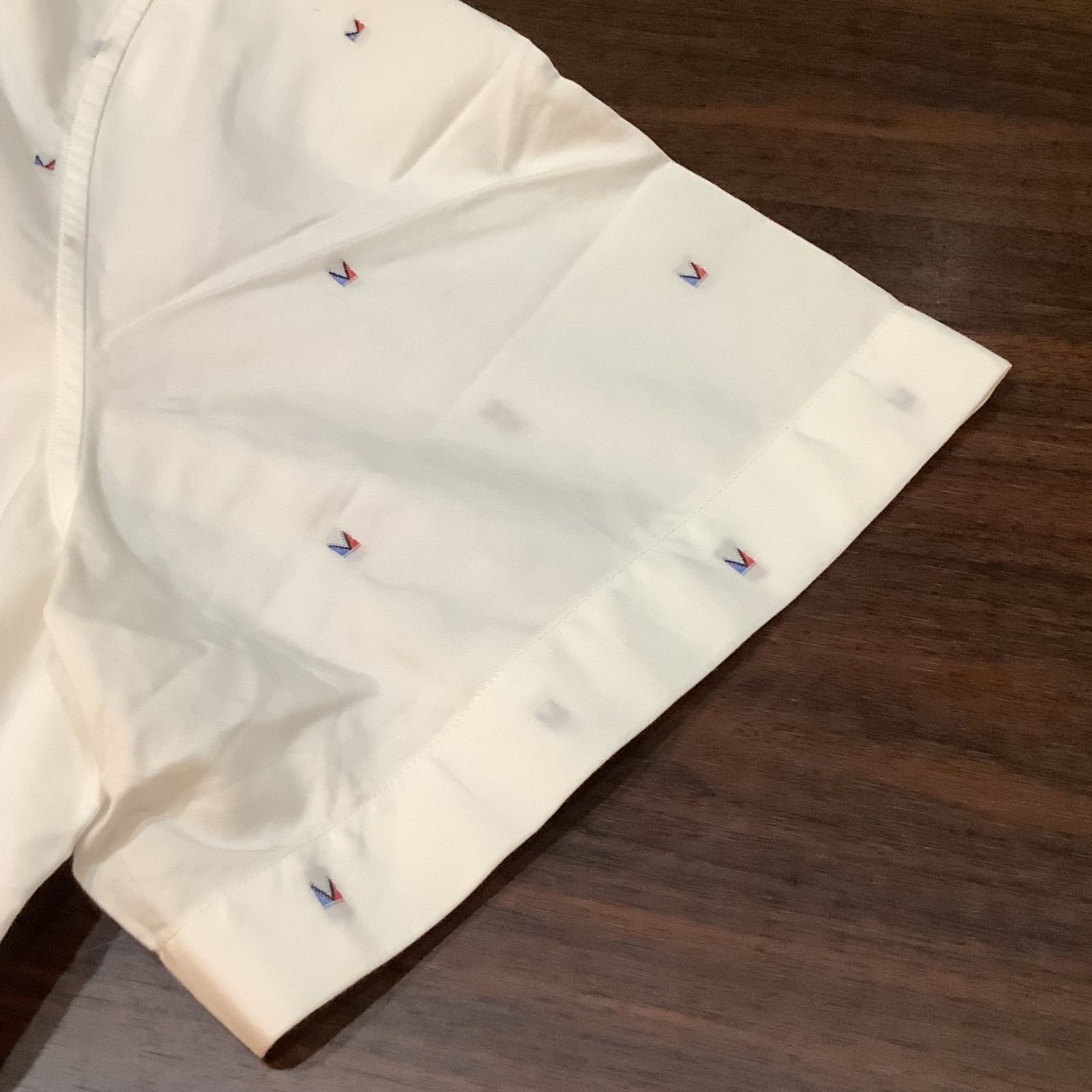 未使用 タグ付き L前後『ルイ ヴィトン』LVペンダント刺繍 Tシャツ ホワイト エンブロイダードショートスリーブTシャツ ｜ルイ・ヴィトン