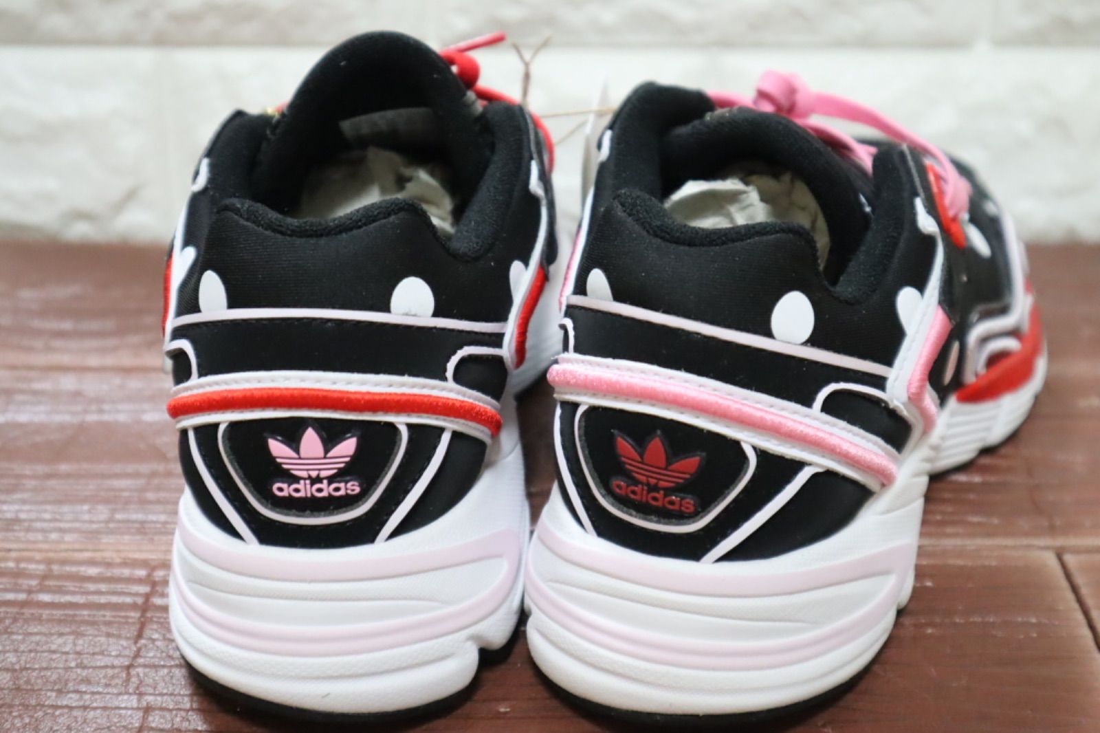 新品 定価13200円 adidas アディダス ASTIR W HELLO KITTY