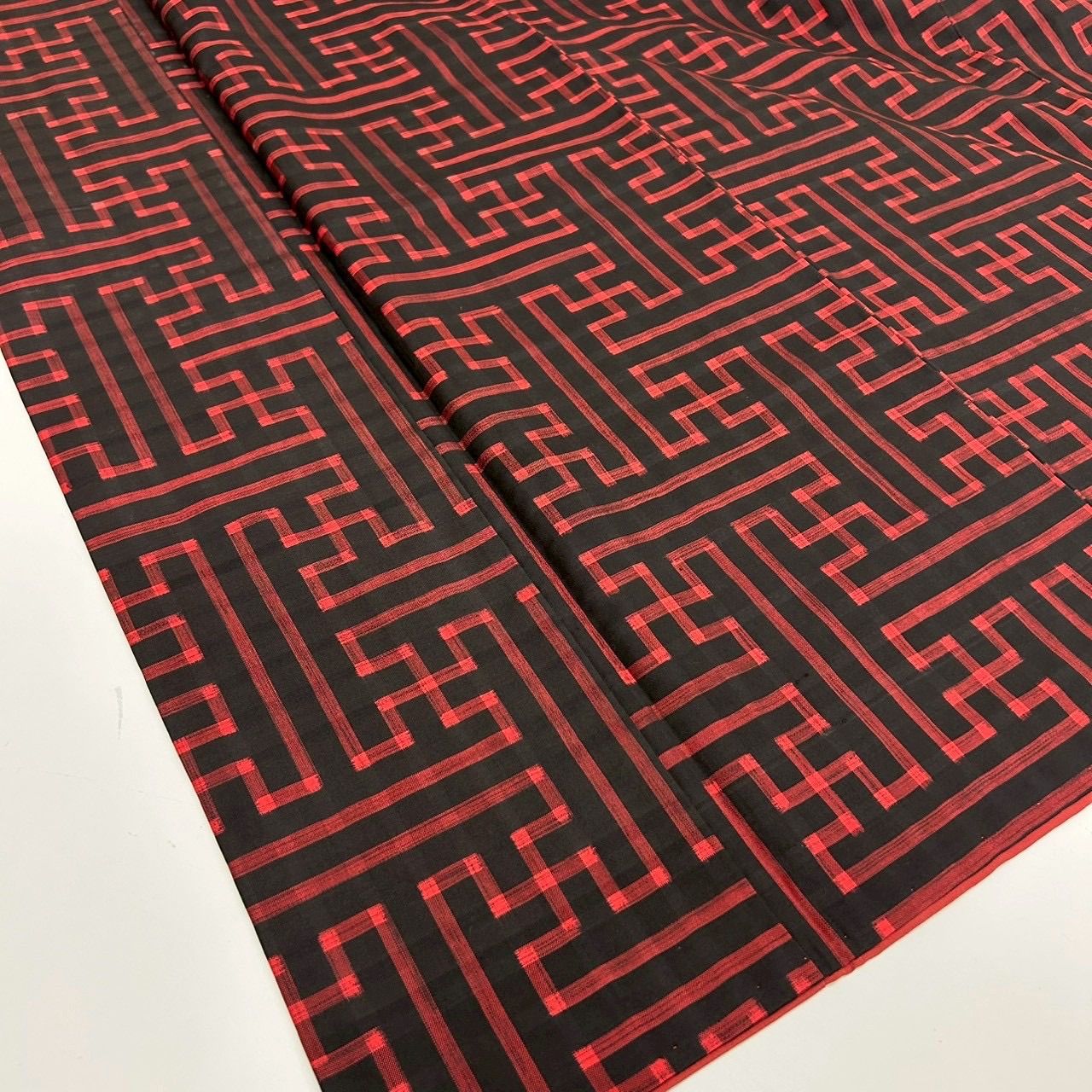 本場大島紬/白大島 秋名バラ柄 手織り 【希少品】秋名バラ 本場大島紬