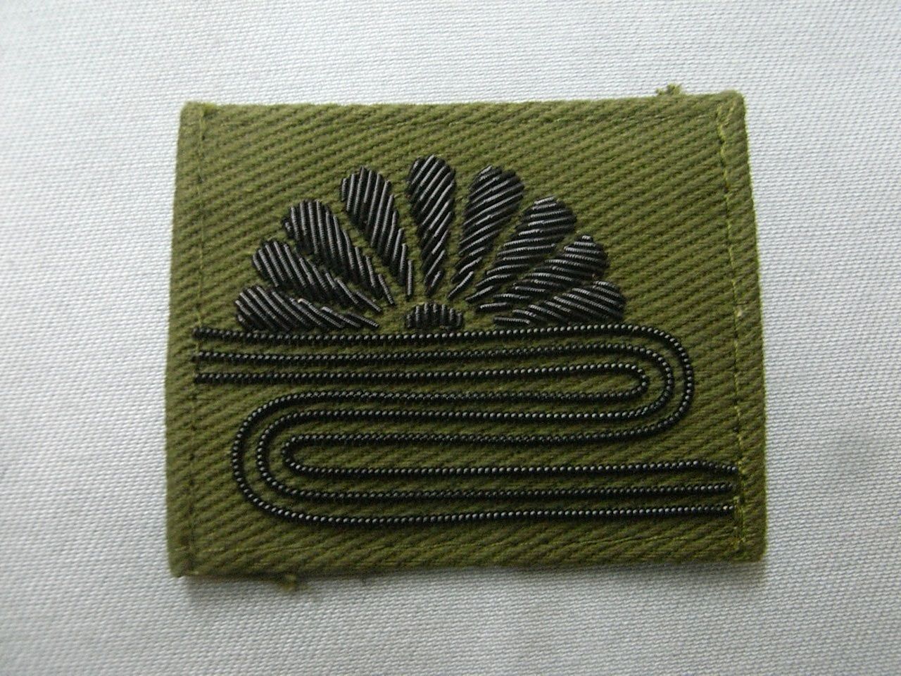 ★別注品　菊水袖章　レプリカ　小型　黒モール刺繍　オリーブグリーン生地★新品