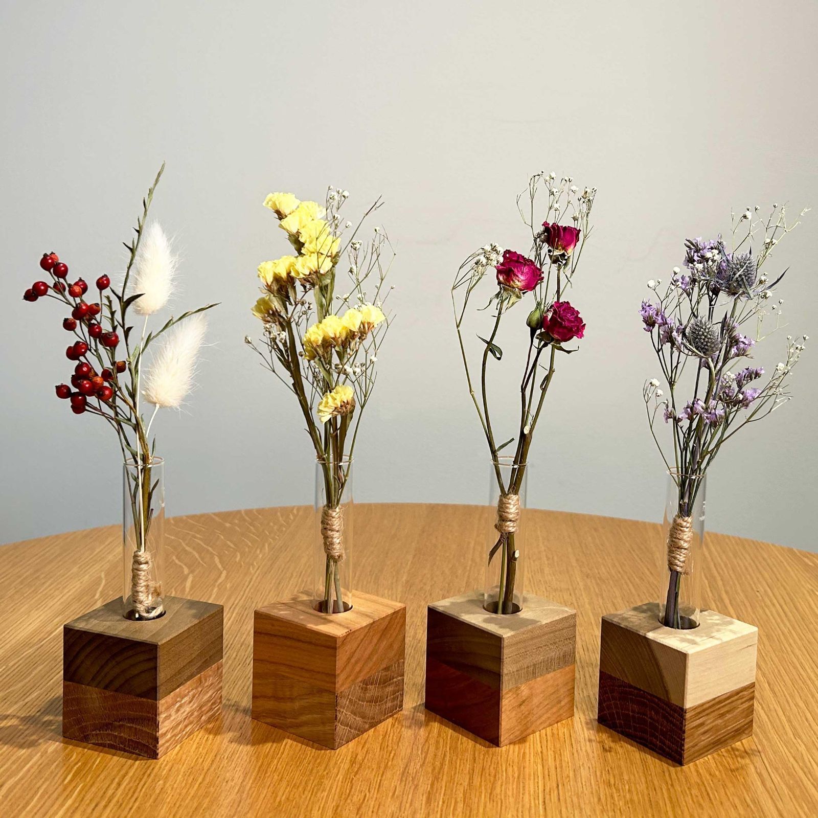 Newie ひだの森 小さな木の一輪挿し MOKURIN 桜（サクラ）×楢（ナラ）＆ドライフラワー（レッド）セット 木製 フラワーベース 花瓶 一輪挿し 日本製 飛騨産 天然木 プレゼント ギフト
