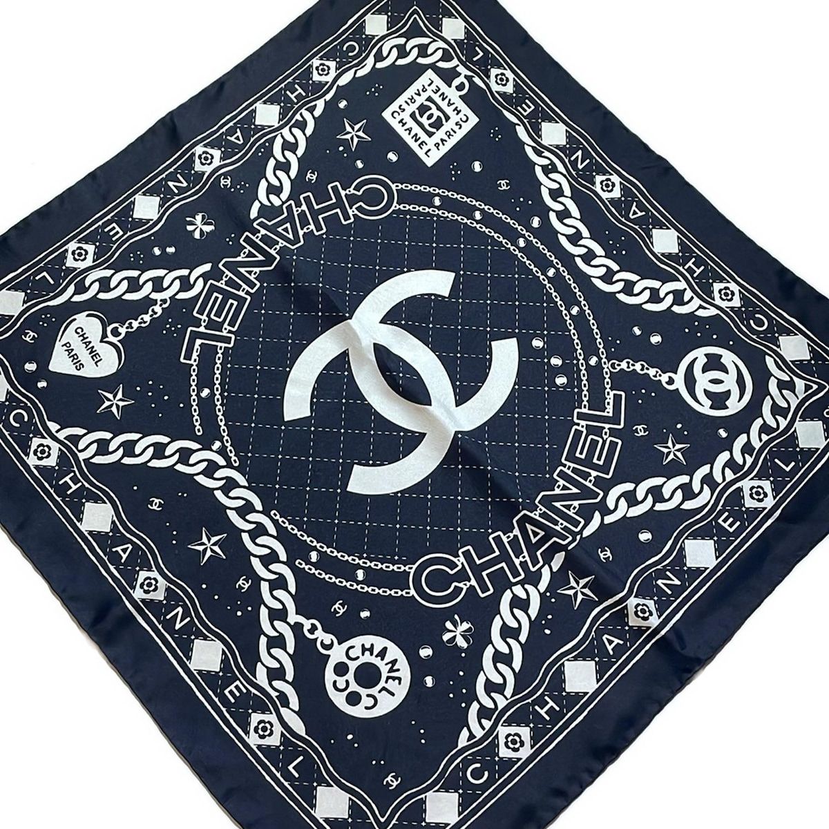 CHANEL シャネル マトラッセ シルク 黒×アイボリー スカーフ×1点 シュシュ×1点 チェーン柄