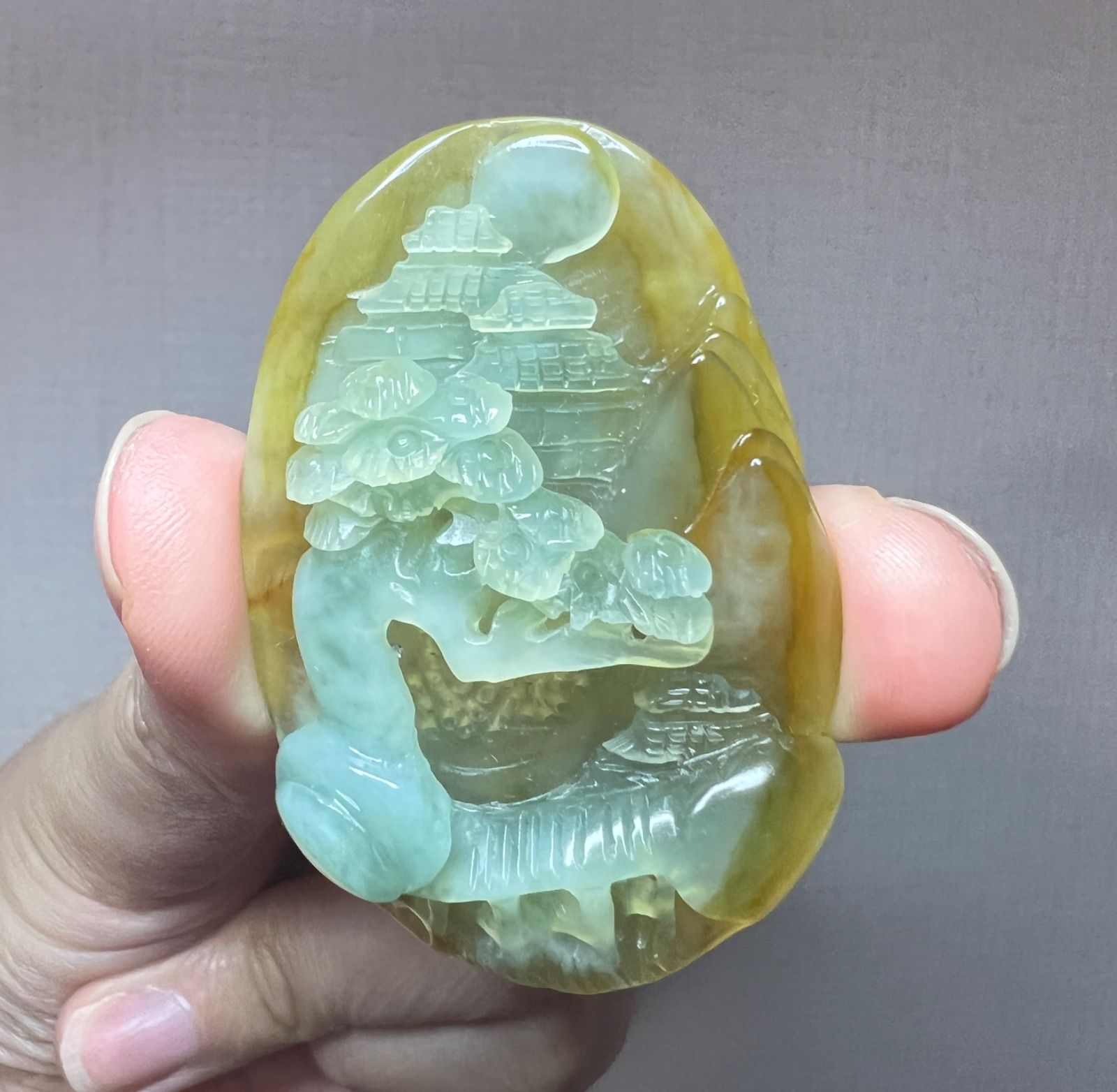 天然岫岩玉 山水風景 彫りペンダン 花玉 精工彫刻 - メルカリ