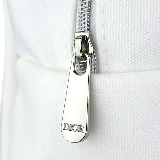 DIOR／レッドロゴホワイトキャンバスポーチ ノベルティ