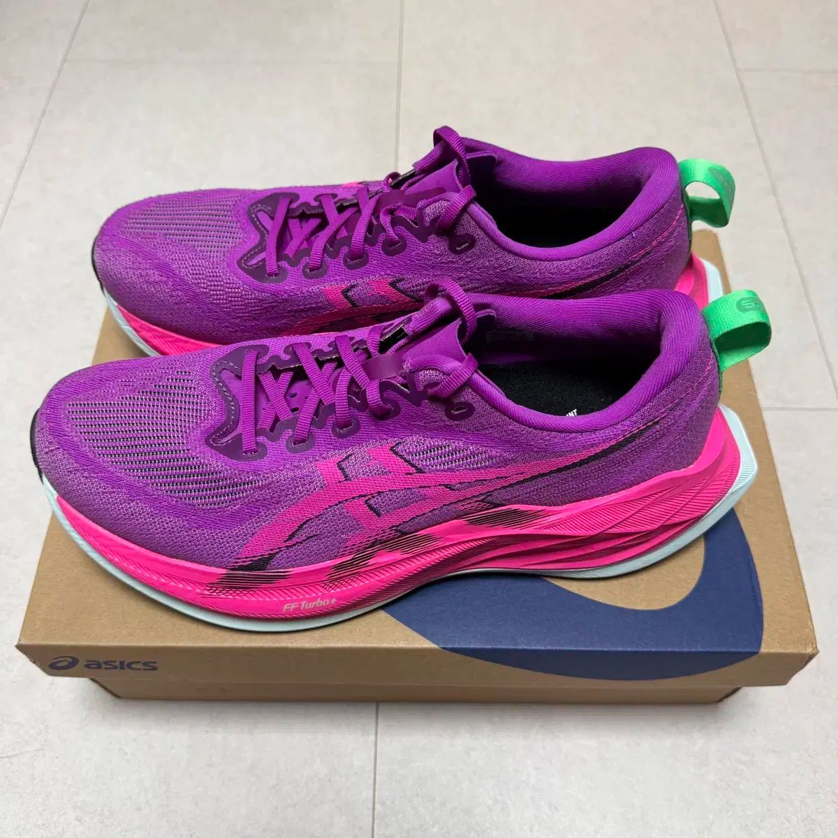 275 Asics(アシックス) スーパーブラスト 2 ボールド マゼンタ