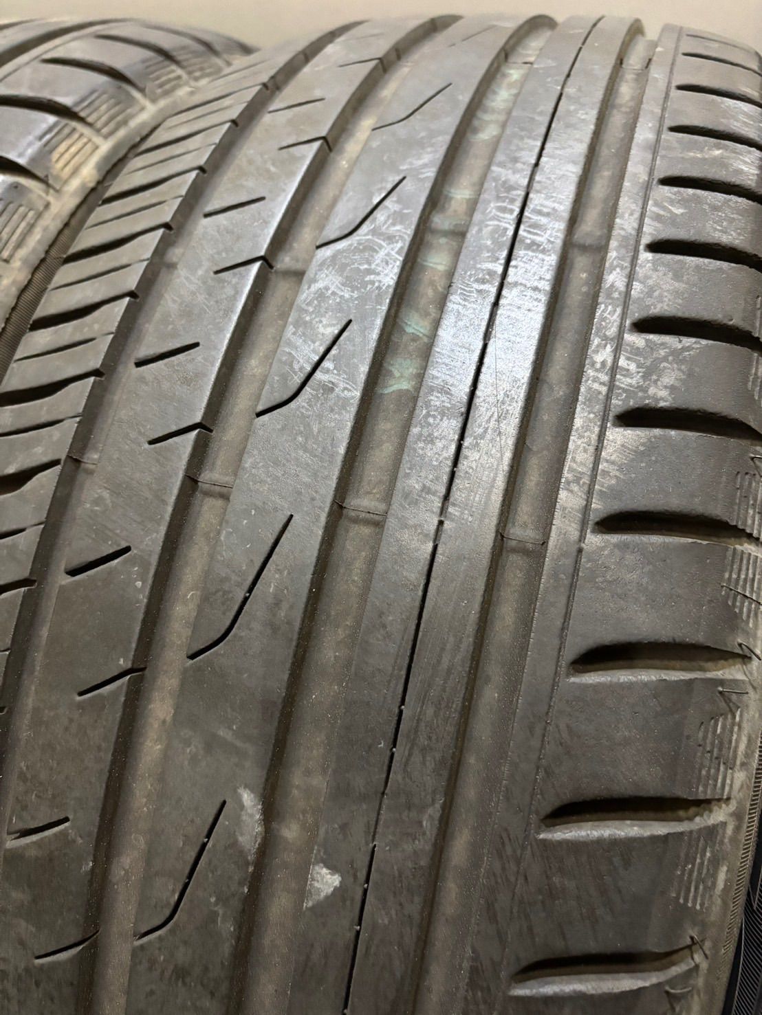 235|55R18