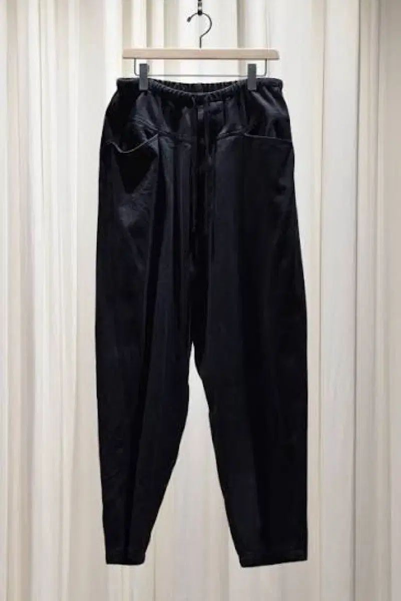 2 25SS COMOLI コモリ 黒 ドリル テーパード パンツ