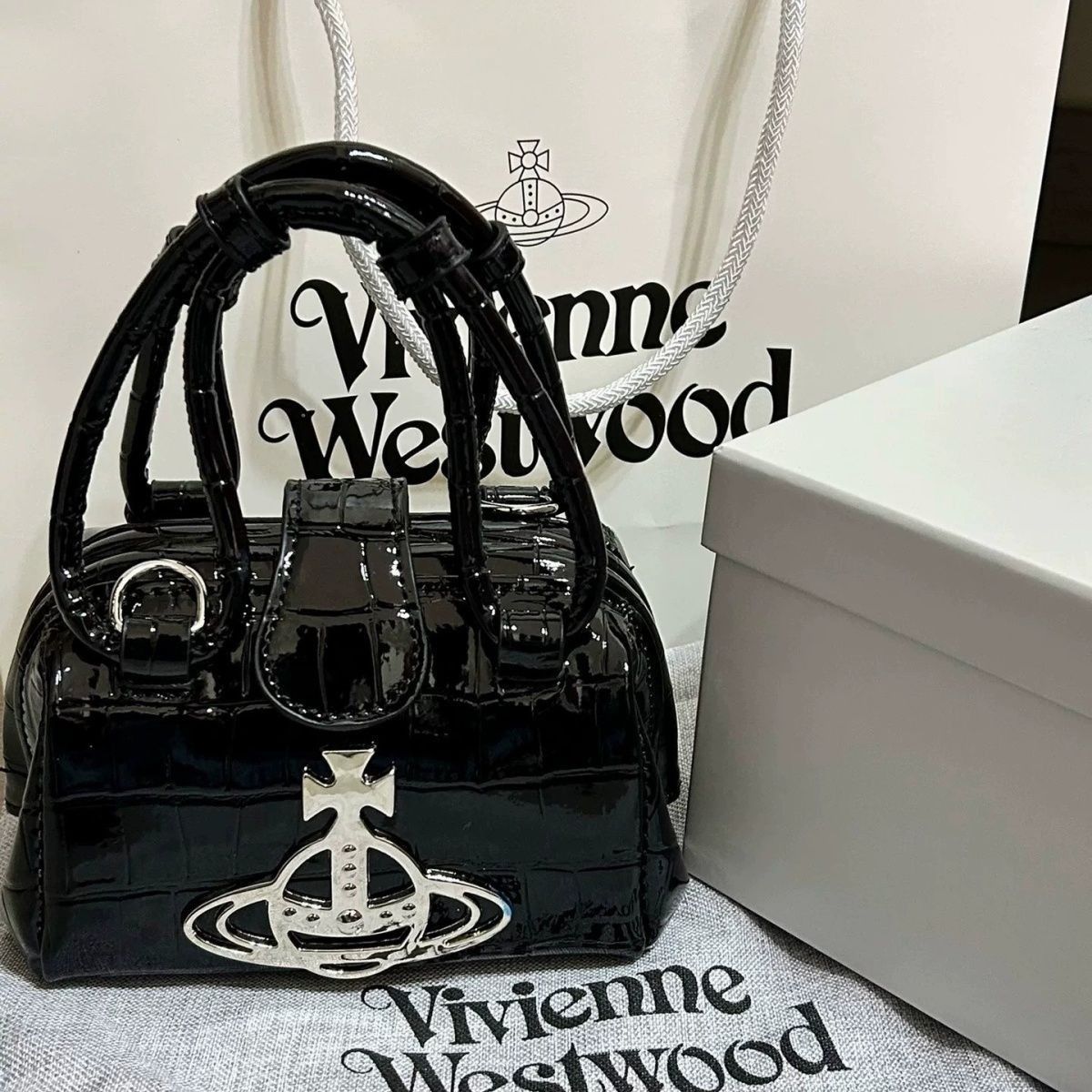 Vivienne Westwood ヴィヴィアンウエストウッド ミニショルダーバッグ 