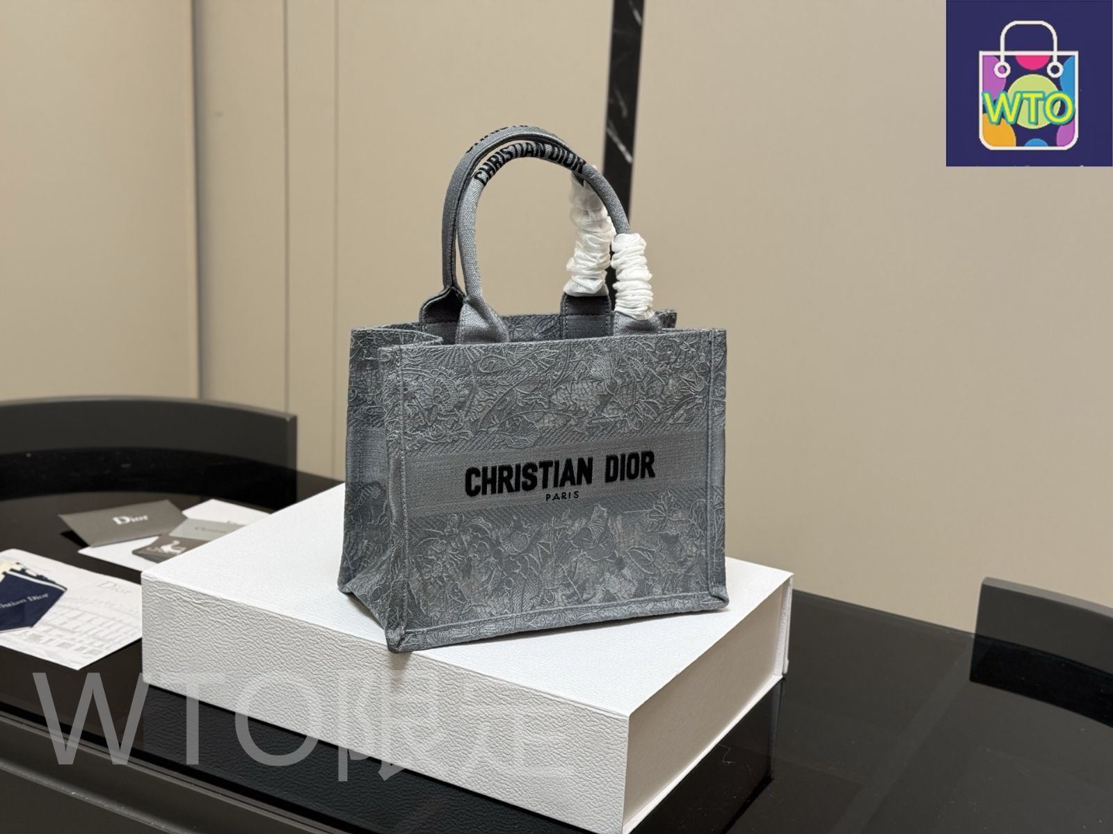 【上品でエレガントなデザイン♪】DIOR BOOK TOTE Christian Dior （未使用 展示品）クリスチャンディオール BOOK