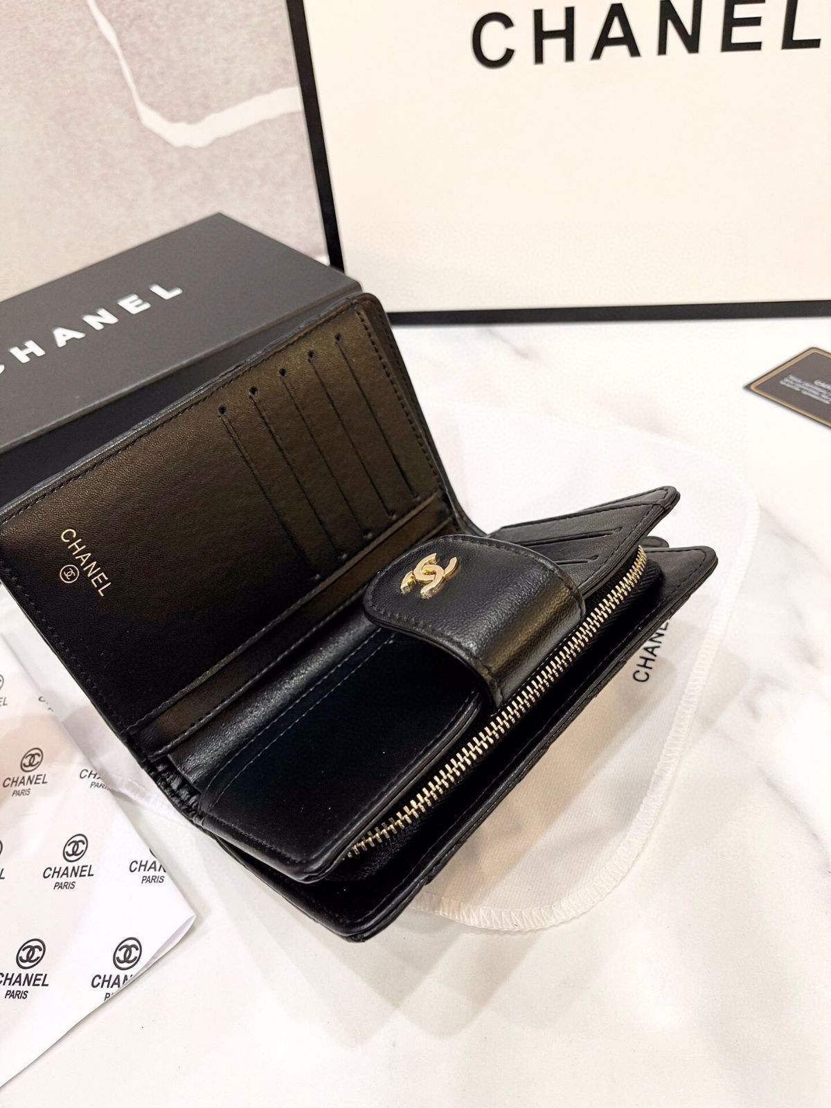 chanelシャネル人気シャネル二折り財布