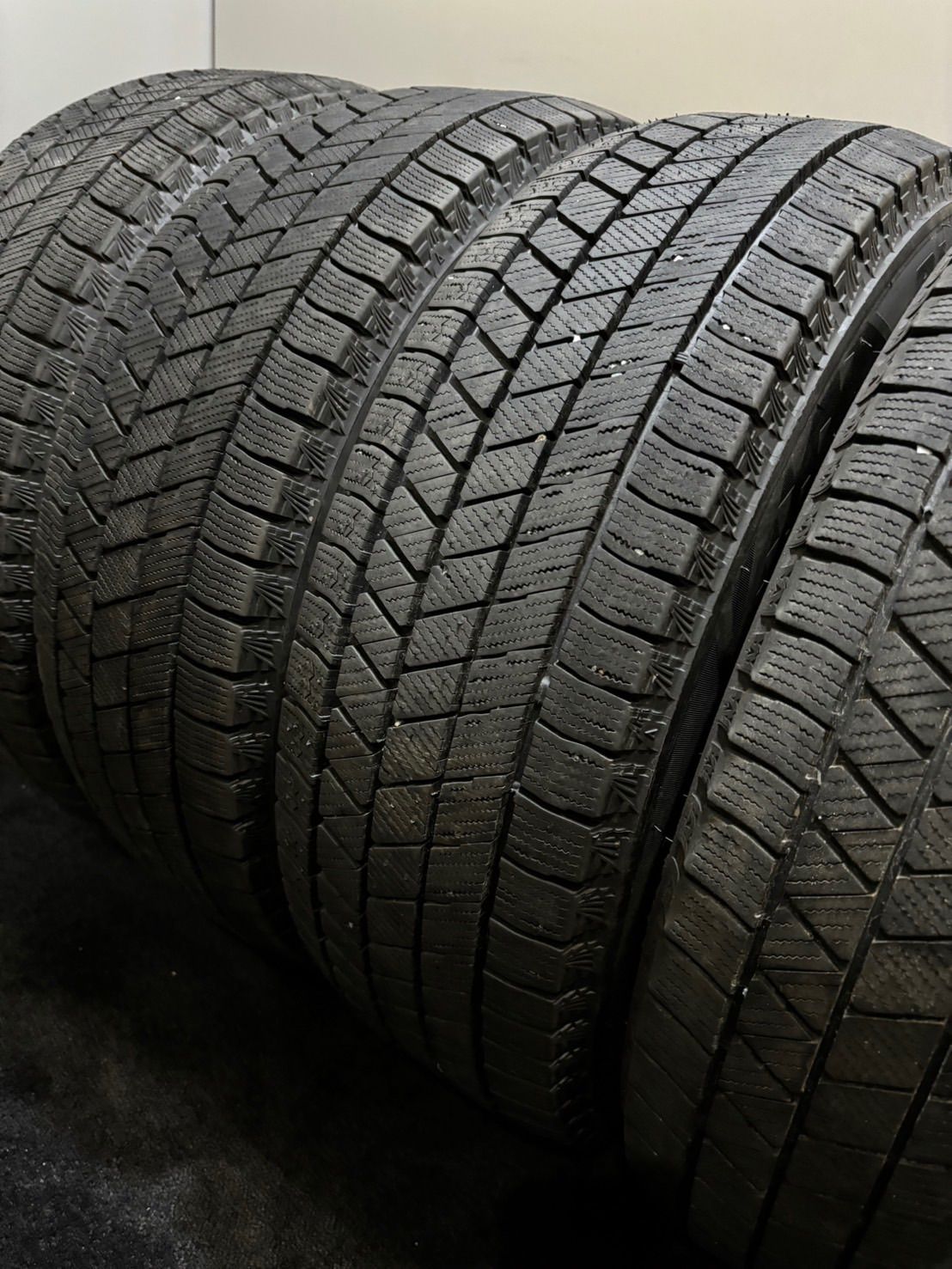 195|65R15 BRIDGESTONE|VRX3 |22年製 スタッドレス 4本 ブリヂストン ブリザック ノア ヴォクシー プリウス 4-I878