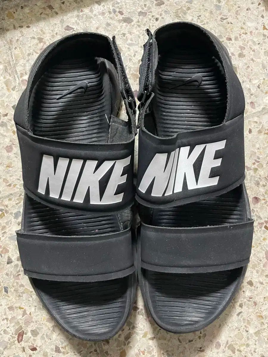 NIKE ナイキ タンジュン サンダル
