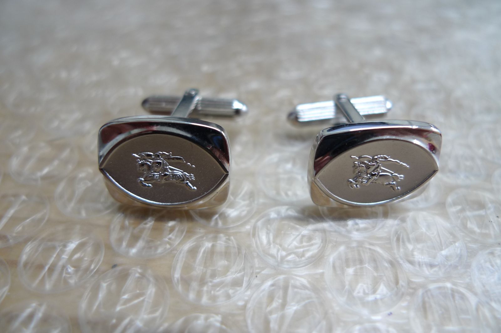正規品 バーバリー Burberry カフリンクス カフス 騎士 ホース 美品 BURBERRY - 【美品】Burberry バーバリー カフス ゴールド