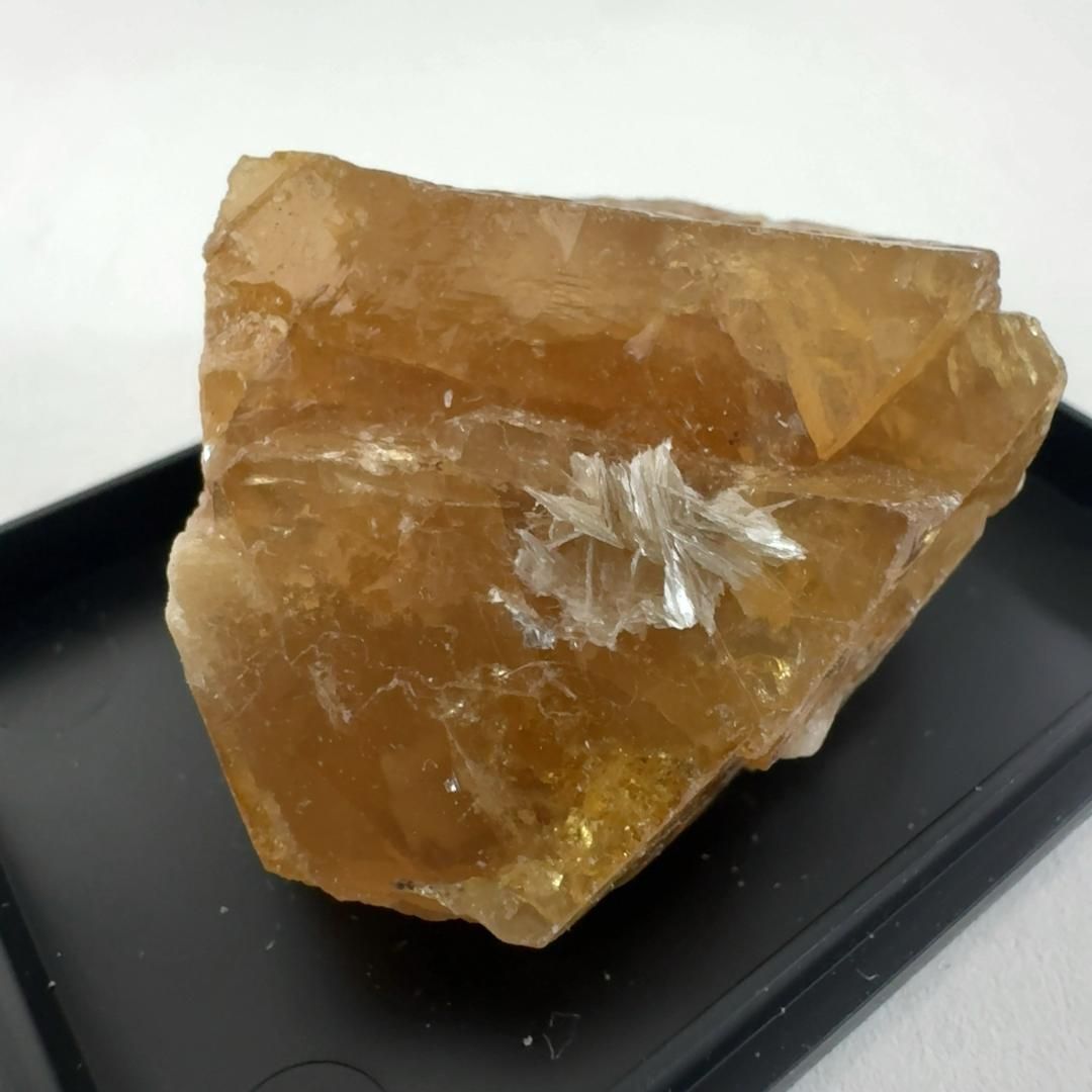 E29923】蛍光鉱物 灰重石 タングステン シェーライト 天然石