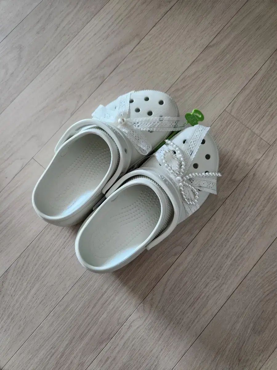 フラットフォーム 240