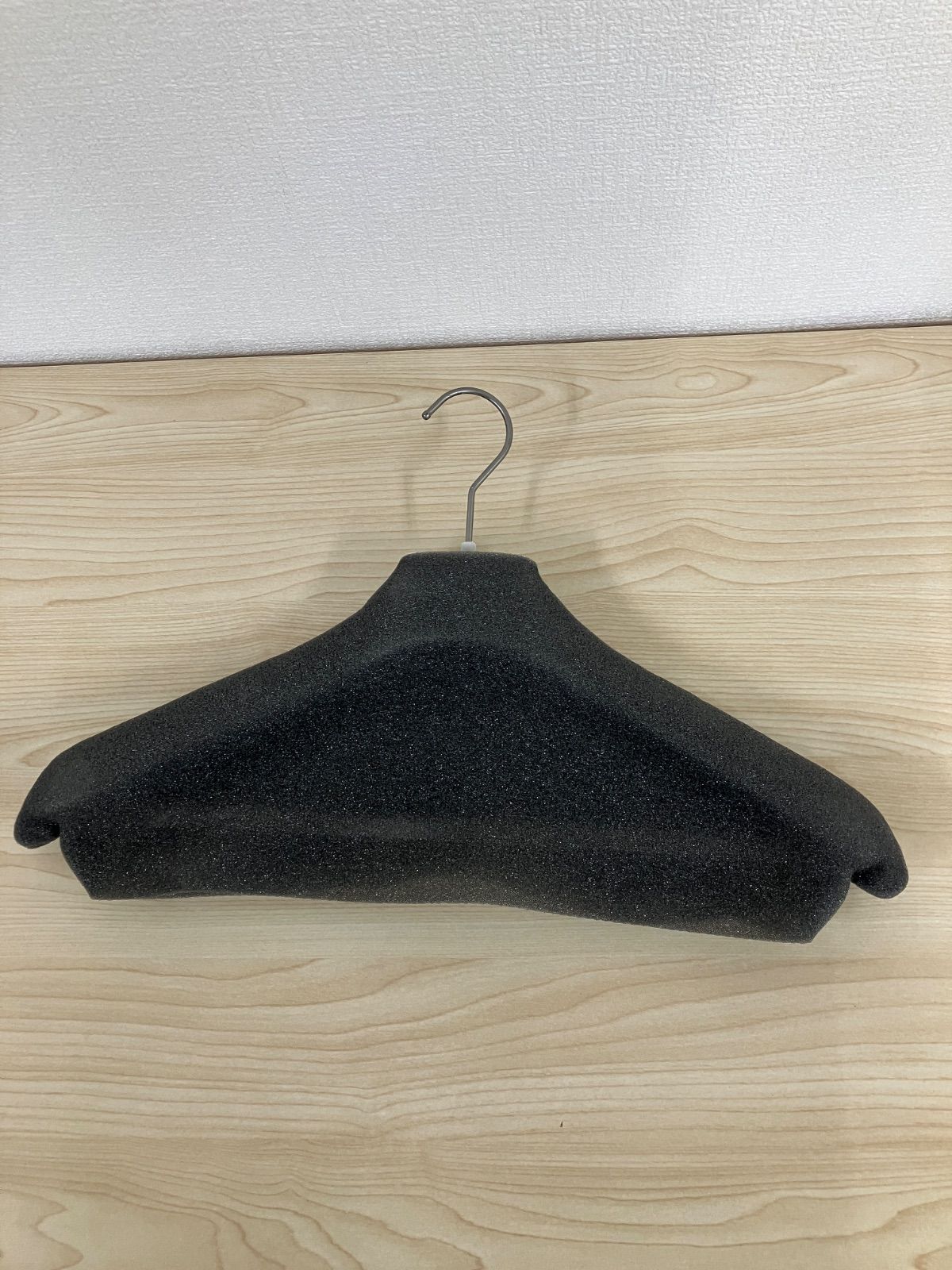 LOUIS VUITTON ハンガー 4本セット LOUIS VUITTONハンガー（4本セット） ルイヴィトンの洋服を心斎橋で