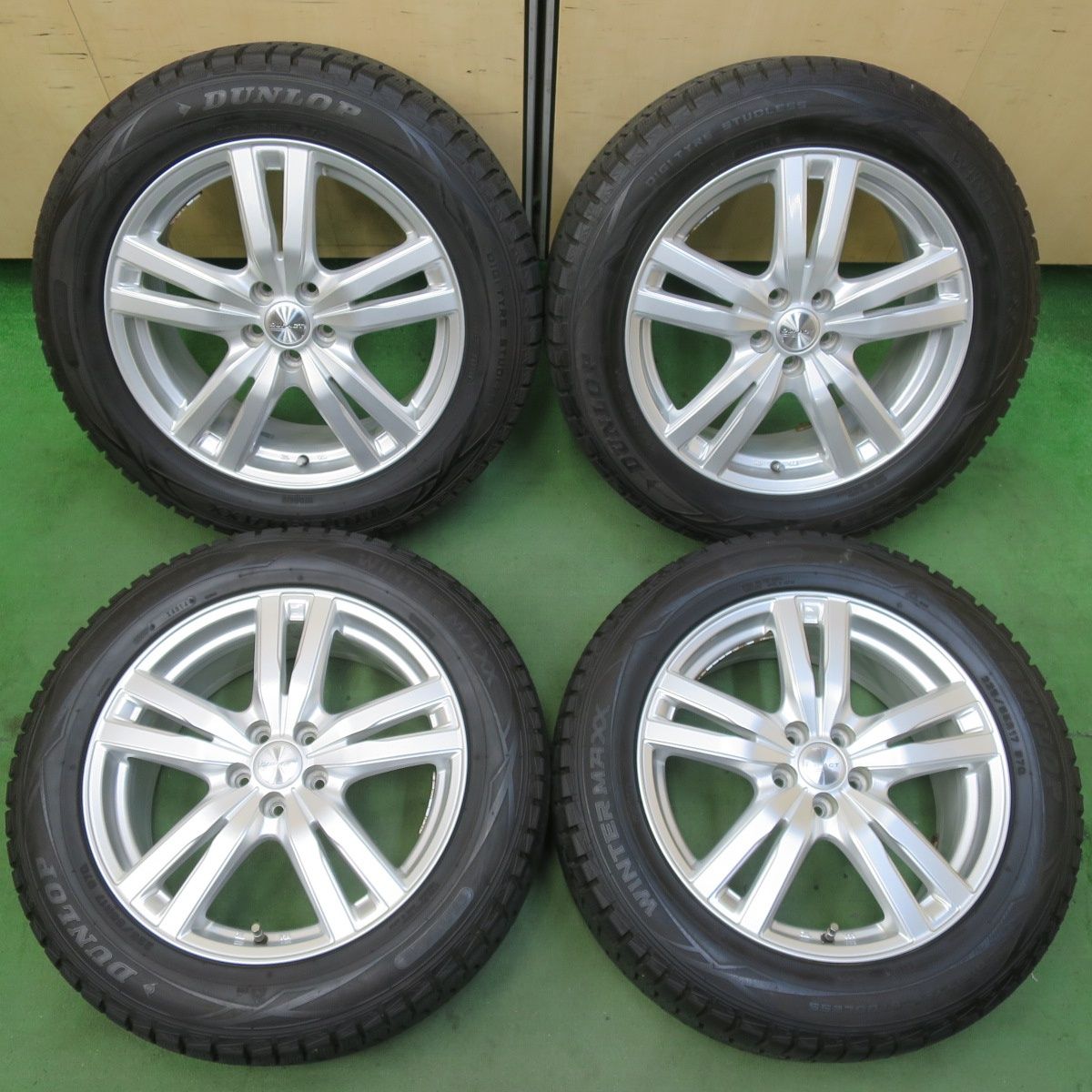 バリ溝 キレイ 9.5分以上 インプレッサ 等 225|55R17 スタッドレス ダンロップ ウインターマックス WM01 DUFACT デュファクト 17インチ PCD100|5H 5101606イス