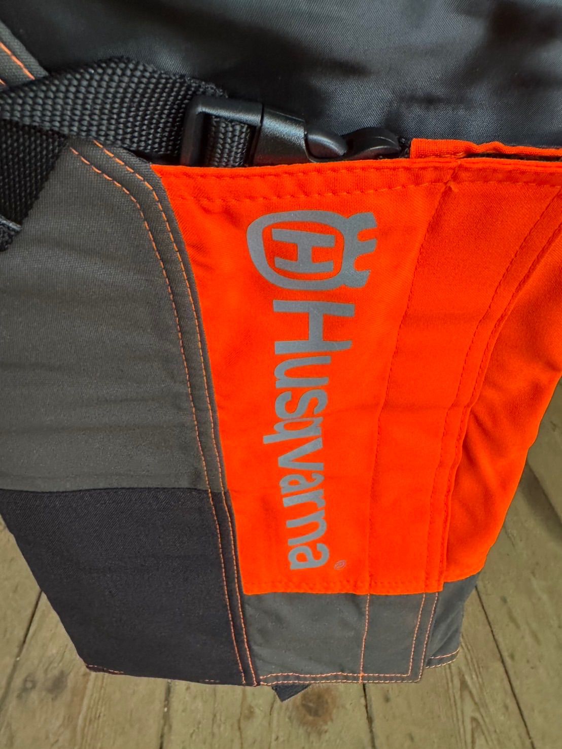 【未使用】ハスクバーナ Husqvarna 582 33 49-50 チャップス【ハンズクラフト佐賀】 ハスクバーナ（Husqvarna） チェーンソー作業用 チャップス ファンク