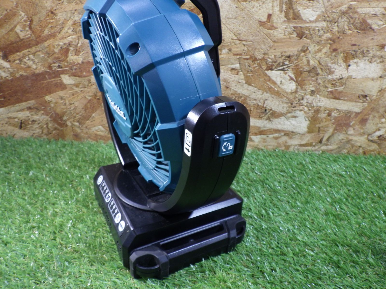 マキタ 充電式ファン CF102DZ 本体のみ 動作 済 電動 送風 扇風機 首振り 品 WWW_KANDAIZUMI_COM