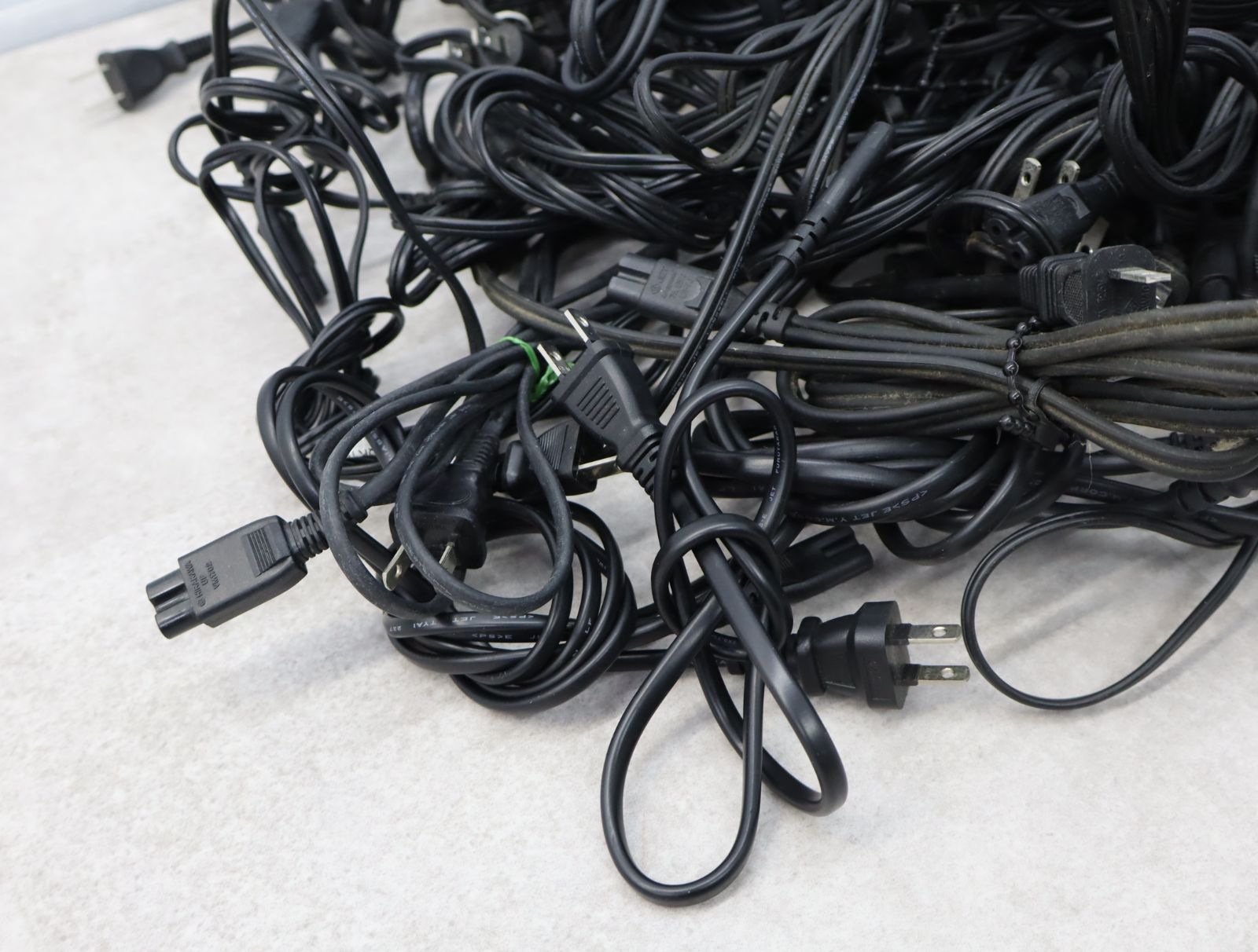 ◇ ｜50本まとめ AC 電源ケーブル 8の字コード｜ ｜メガネ型 電源