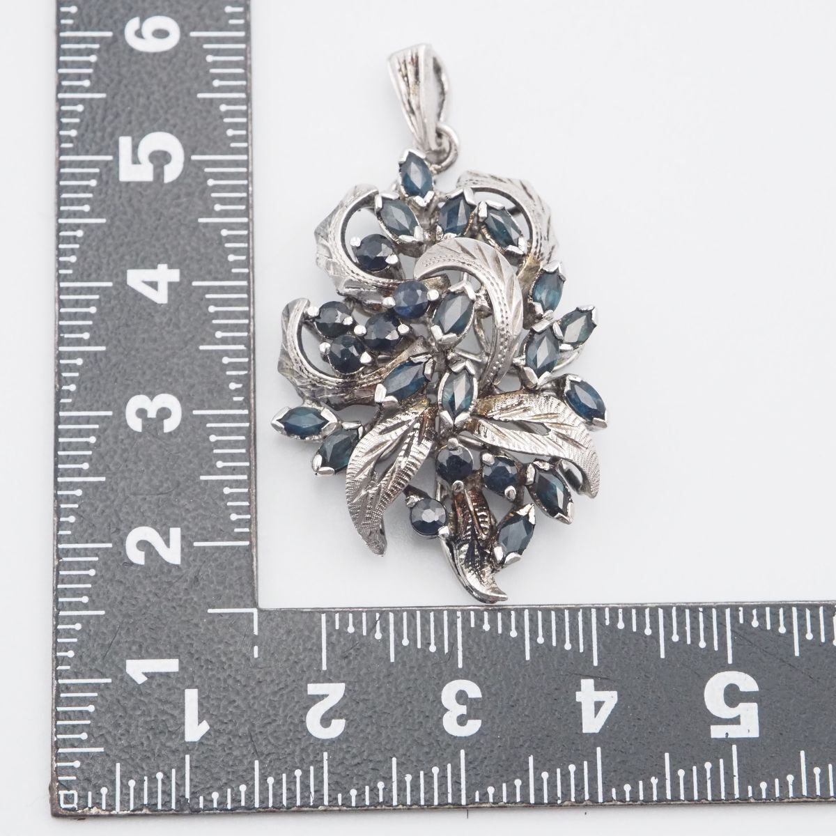 サファイア? ブルースピネル?