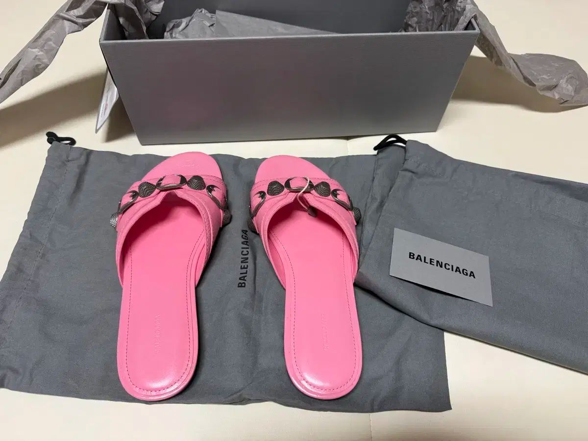 BALENCIAGA