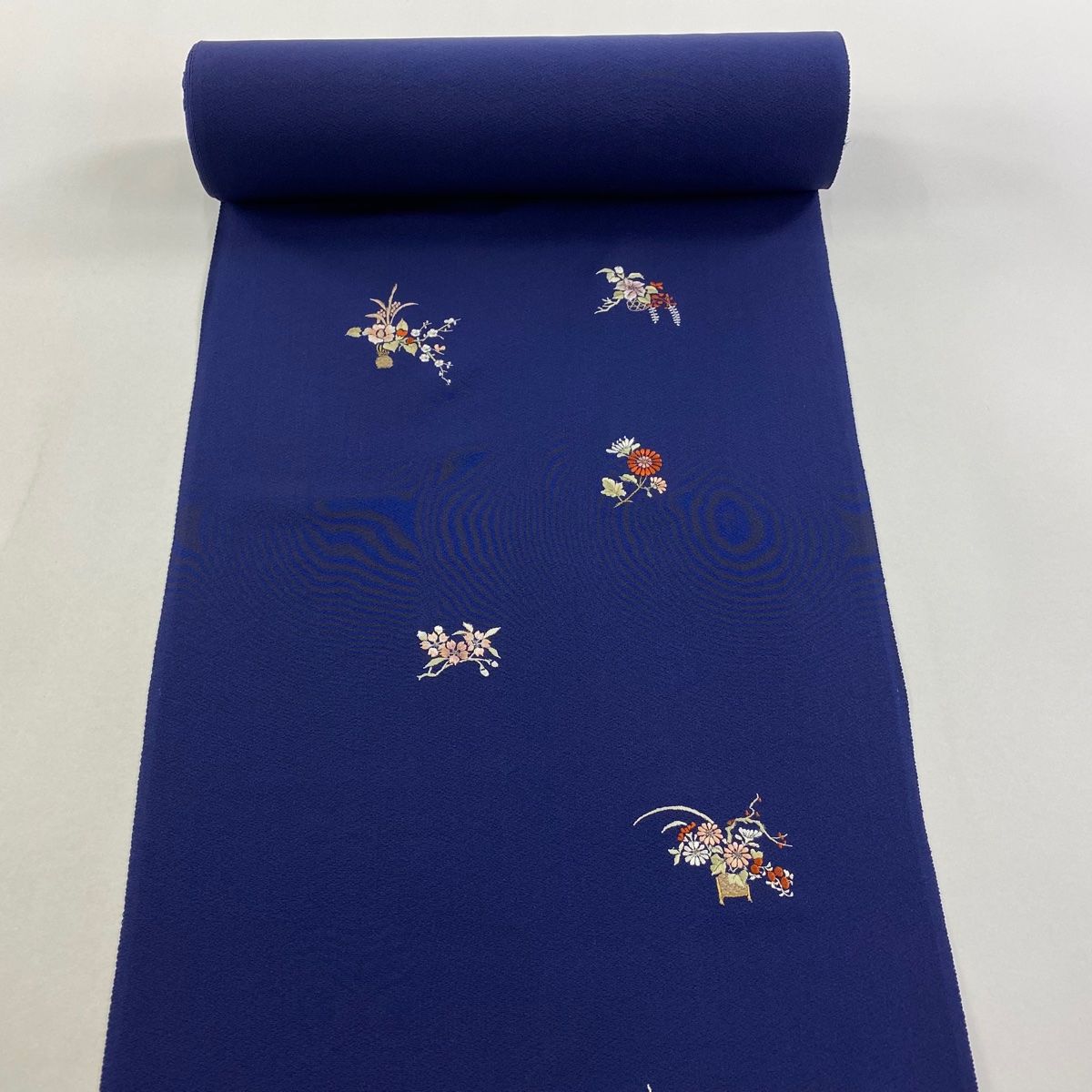 反物 秀品 付下げ 葉と実 刺繍 金糸 紺色 正絹