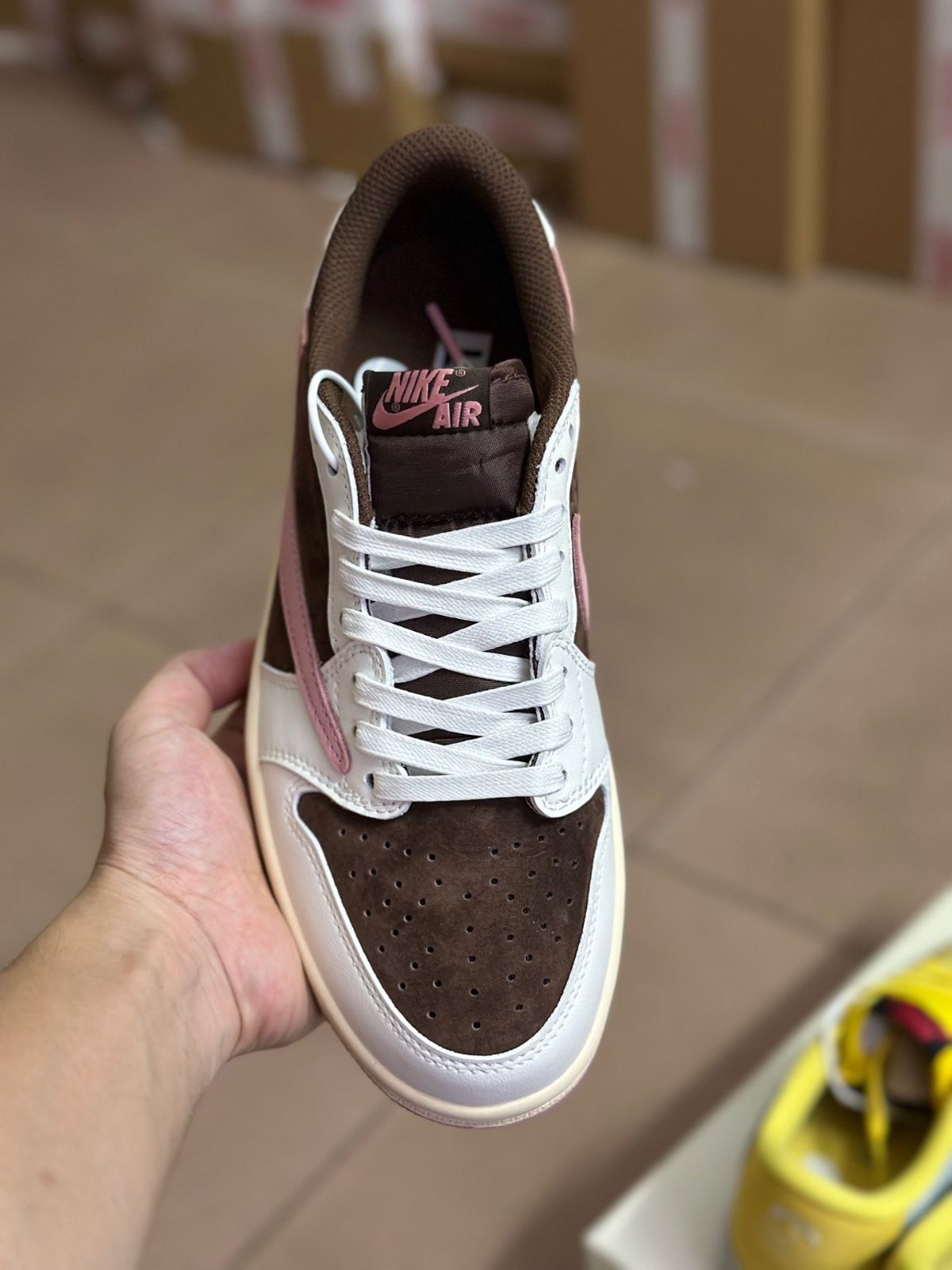 新品未使用 Nike ナイキ 男女兼用??箱付??新品?Nike ナイキ Air Jordan Travis Scott x Air Jordan 1 Low OG “Dark Pony” DZ4137-206