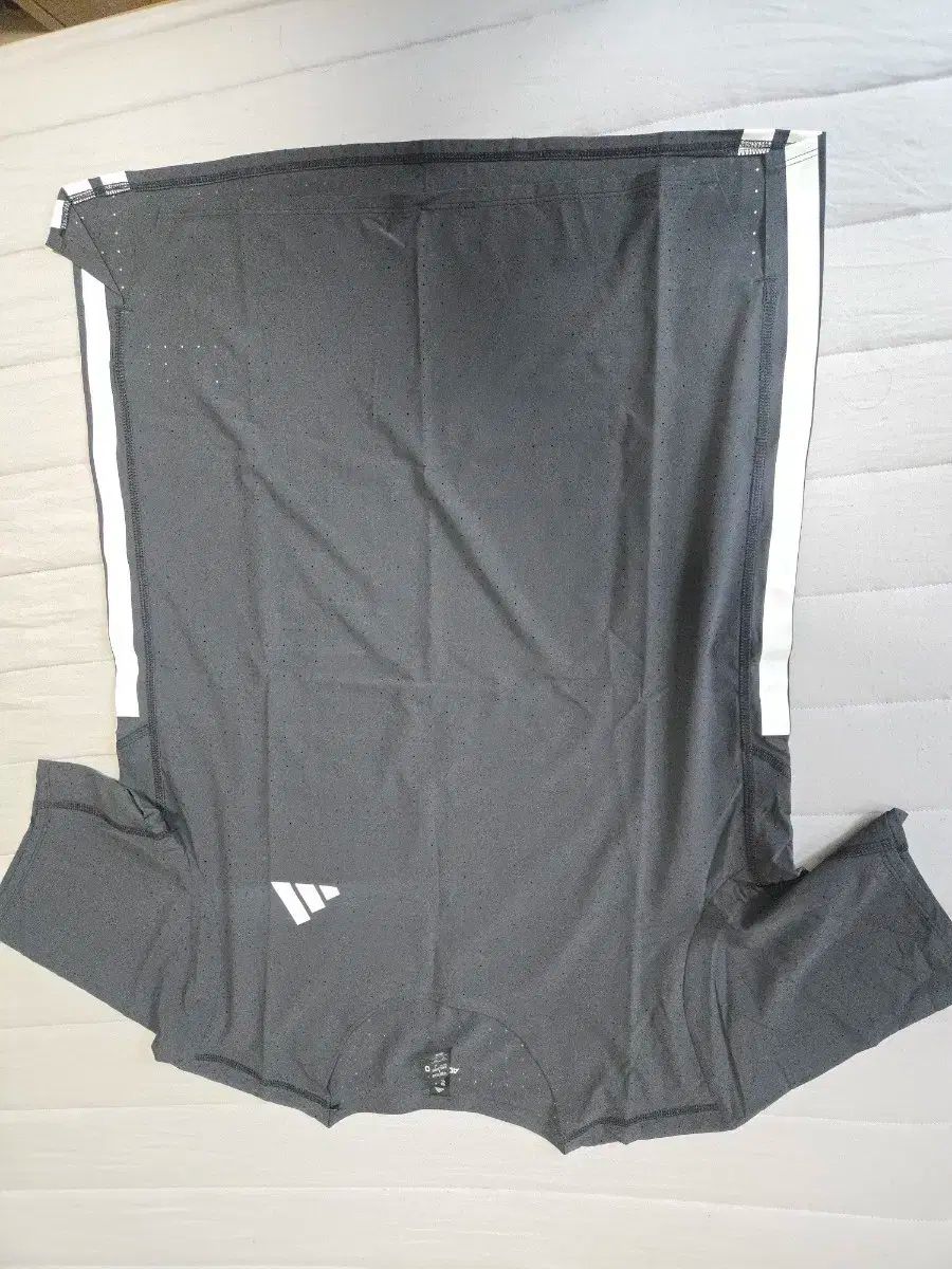 アディゼロ 実行しています 半袖Tシャツ