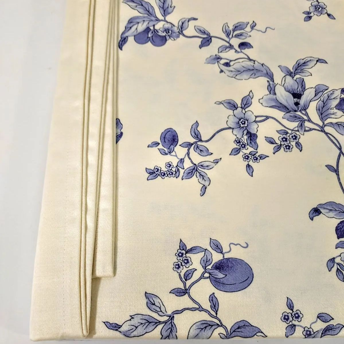 ☆ウェッジウッド　テーブルクロス　ブループラム　未使用品 B ウェッジ ウッド WEDG WOOD テーブルクロス 柄名/ブルー