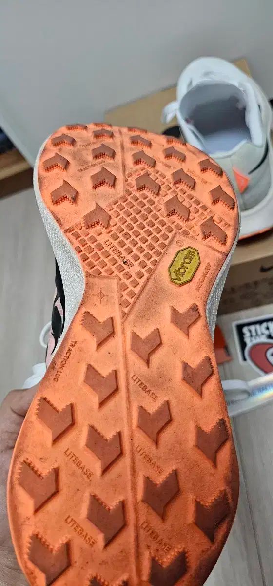NIKE