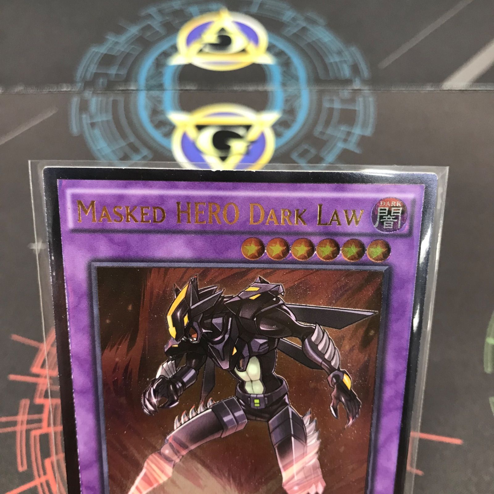 遊戯王 英語版 マスクスド・ヒーロー ダーク・ロウ レリーフOP01