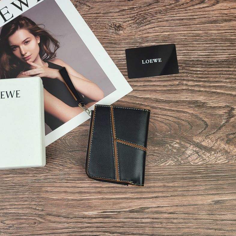 新品未使用】ロエベ（Loewe）二つ折り財布 牛革 ブラック - メルカリ  