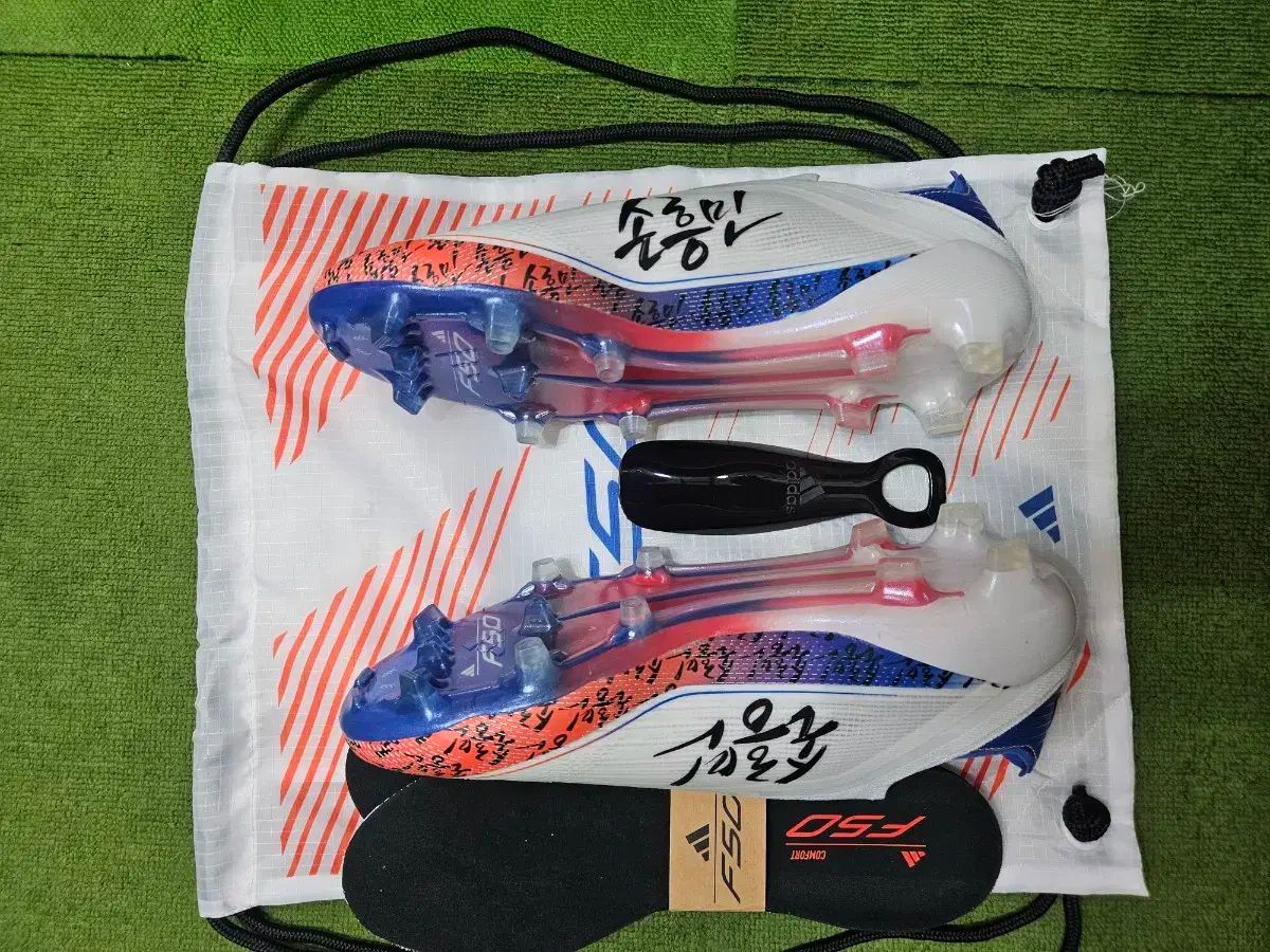 adidas アディダス