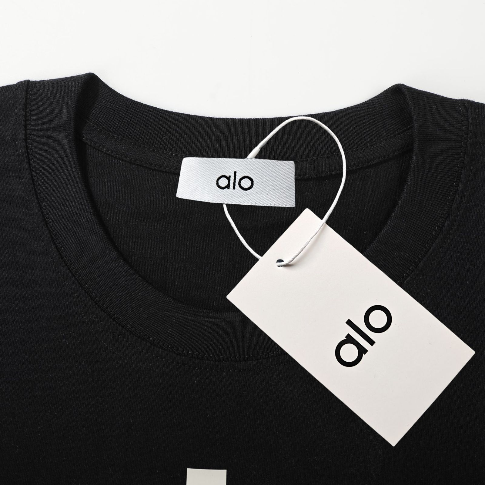 新品タグ付き　Alo yoga アローヨガ　Sサイズ　トップス　Tシャツ 新品タグ付き Alo yoga アローヨガ Sサイズ トップス Tシャツ