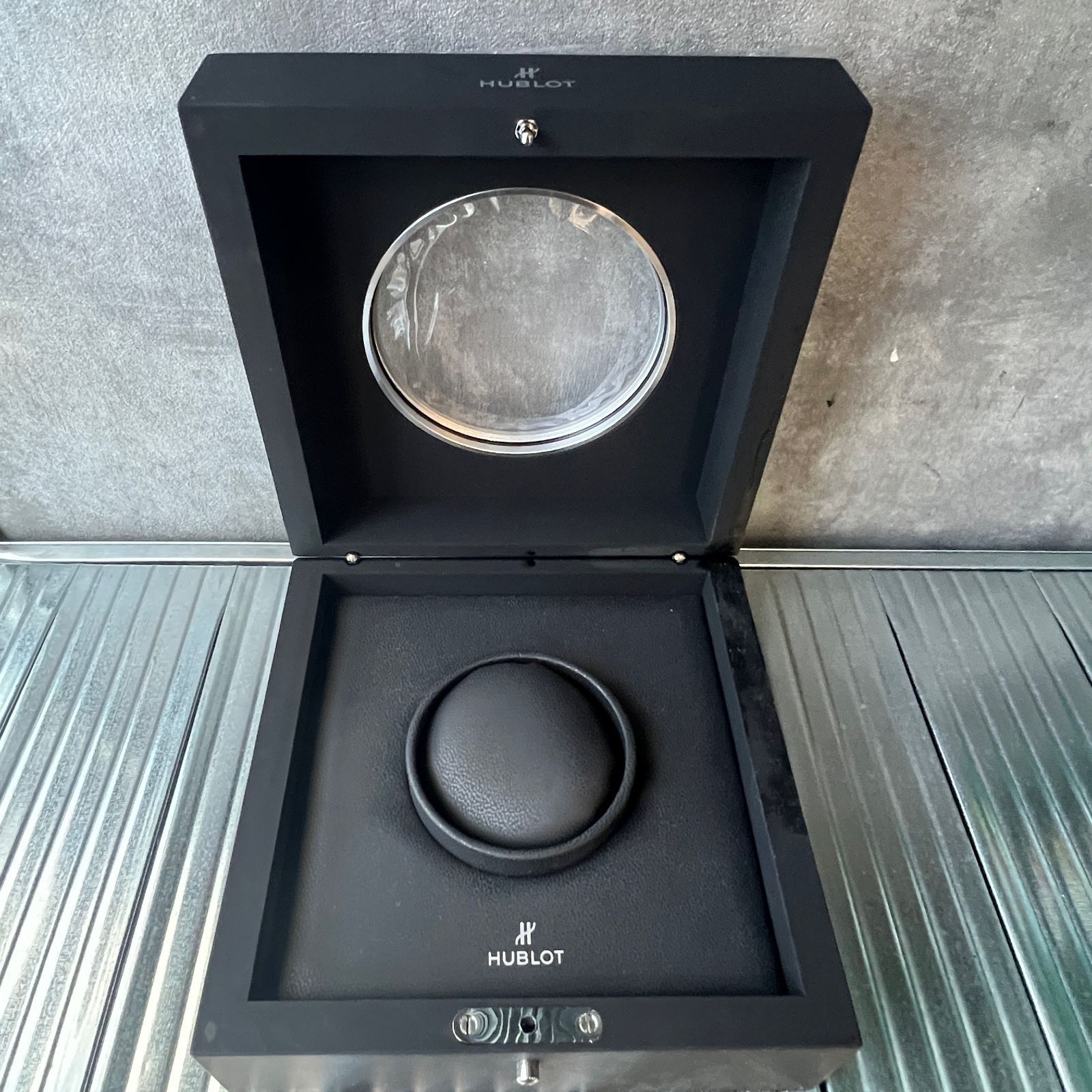 ウブロ HUBLOT 空箱 時計ケース 現行箱 取扱説明書付 USB アイ ウブロ HUBLOT 空箱 時計ケース 現行箱 取扱説明書付 USB アイ
