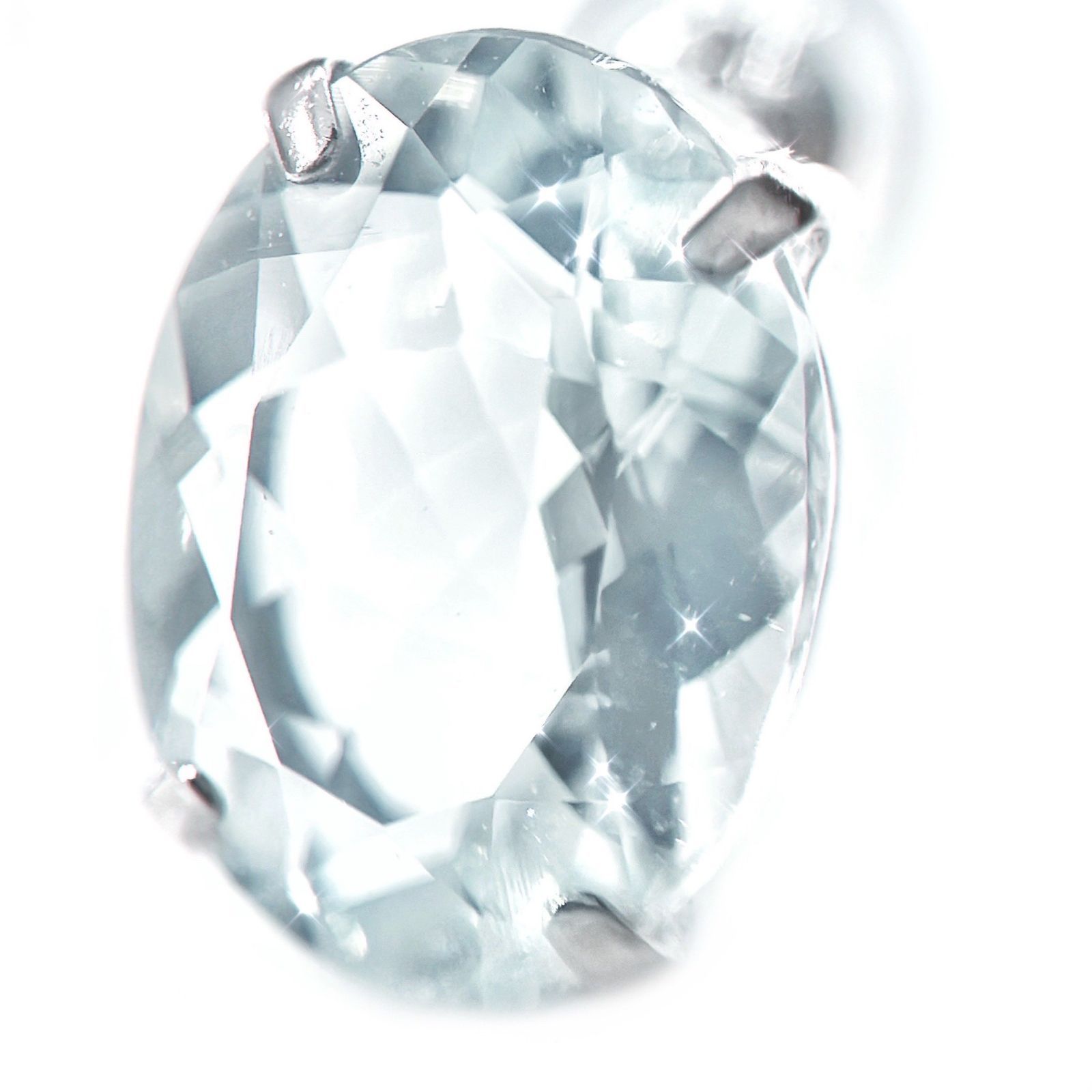 大粒 アクアマリン ピアス k18wg ブルー 透明感 氷 水 宝石 ジュエリー 透け感 クリア 涼し気 18金ホワイトゴールド 3月誕生石 バースデー 大振り キラキラ パステル 水色 冬 ウィンター 夏 サマー 成人 お祝い 淡い シンプル