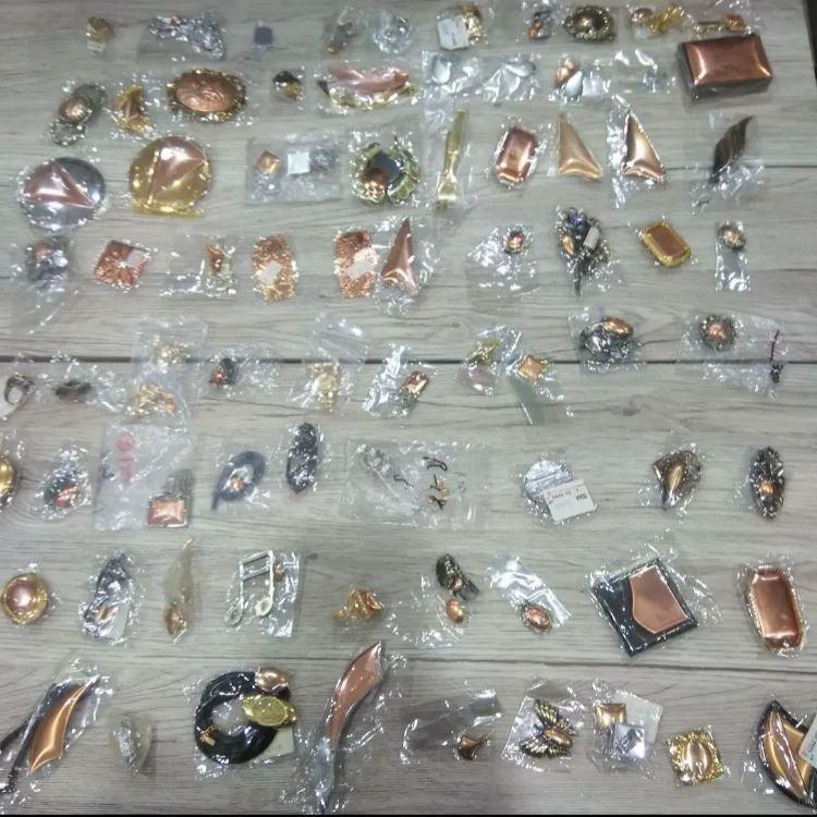 K040  七宝焼き アクセサリー 素材  大量まとめ売り k109七宝焼アクセサリーパーツ素材80点セット おまけ入り - メルカリ
